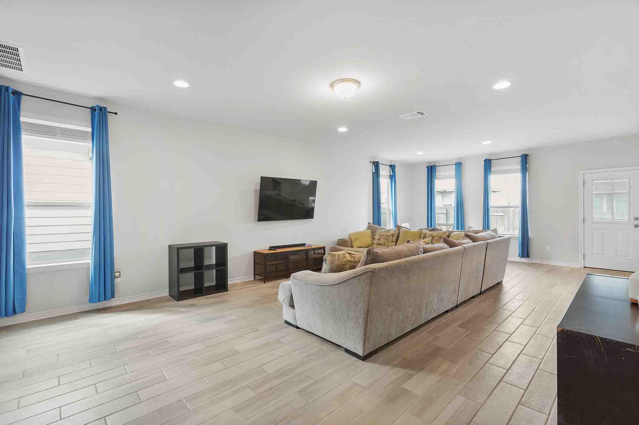 616 Barbary Coast Ln, Jarrell, TX 76537