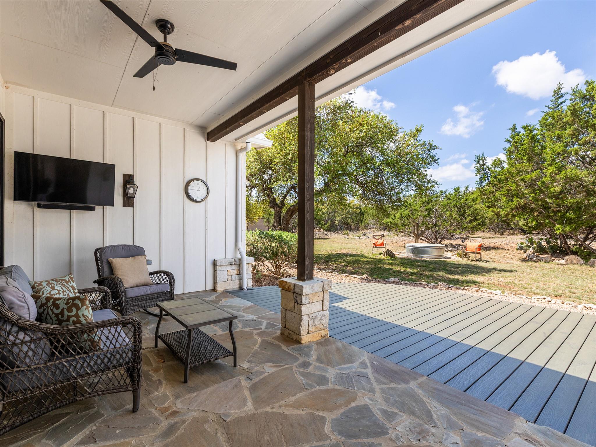 933 Beauchamp Rd, Dripping Springs, TX 78620