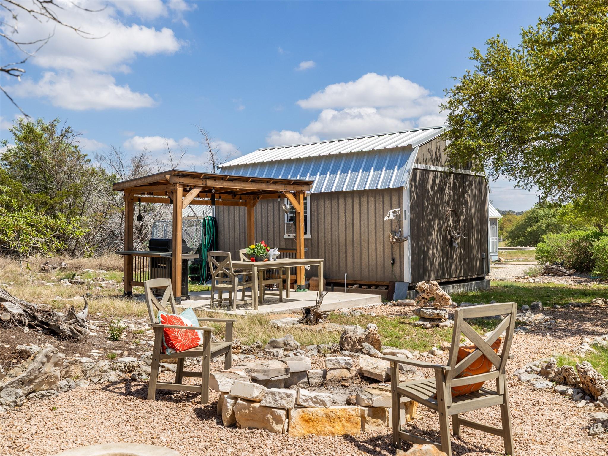 933 Beauchamp Rd, Dripping Springs, TX 78620