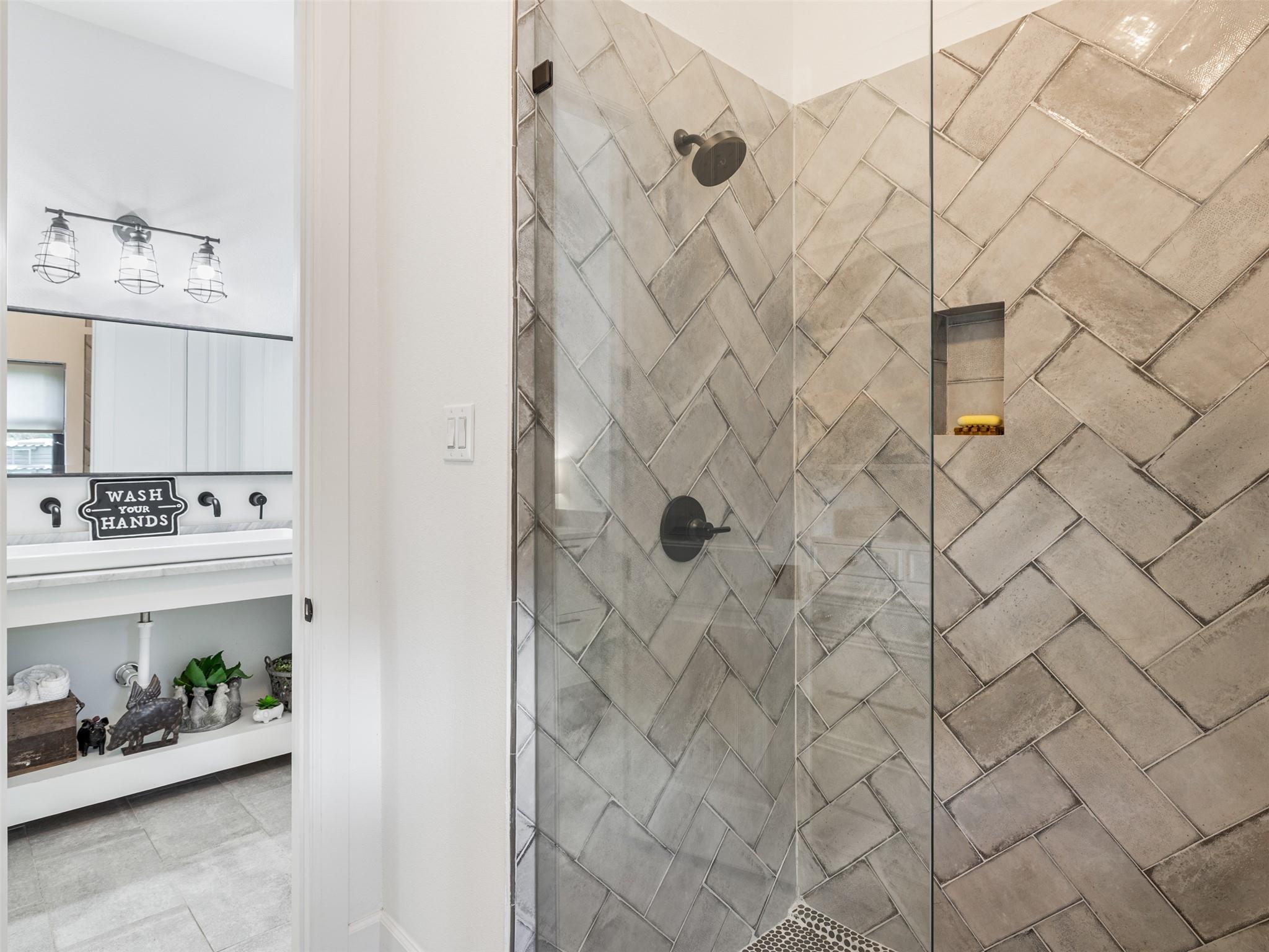 933 Beauchamp Rd, Dripping Springs, TX 78620