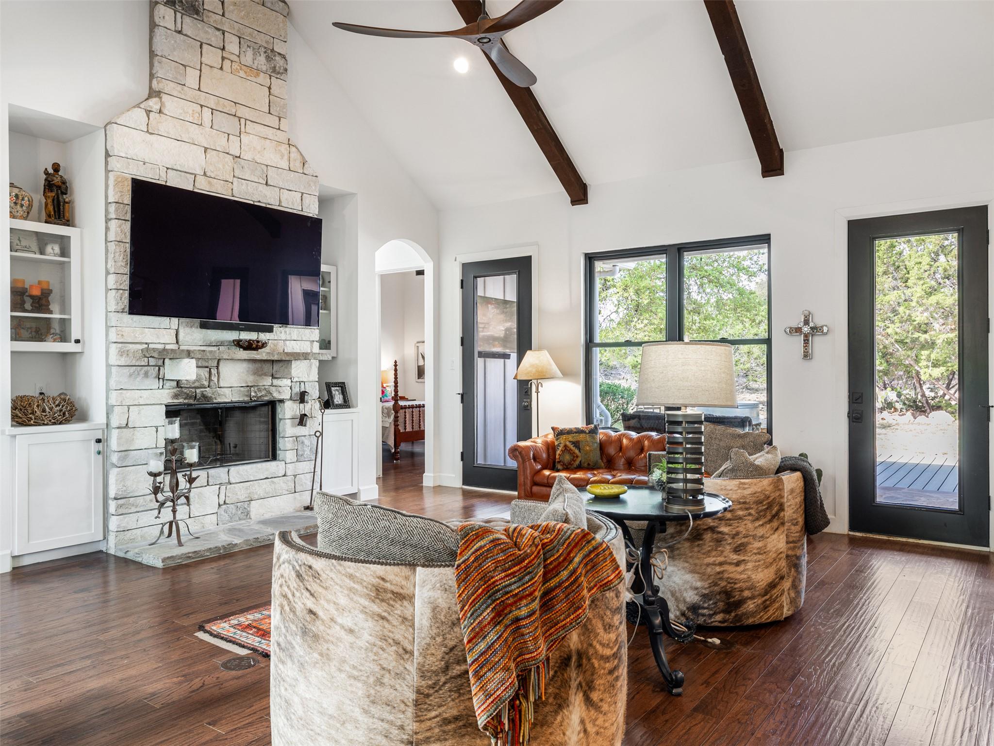 933 Beauchamp Rd, Dripping Springs, TX 78620