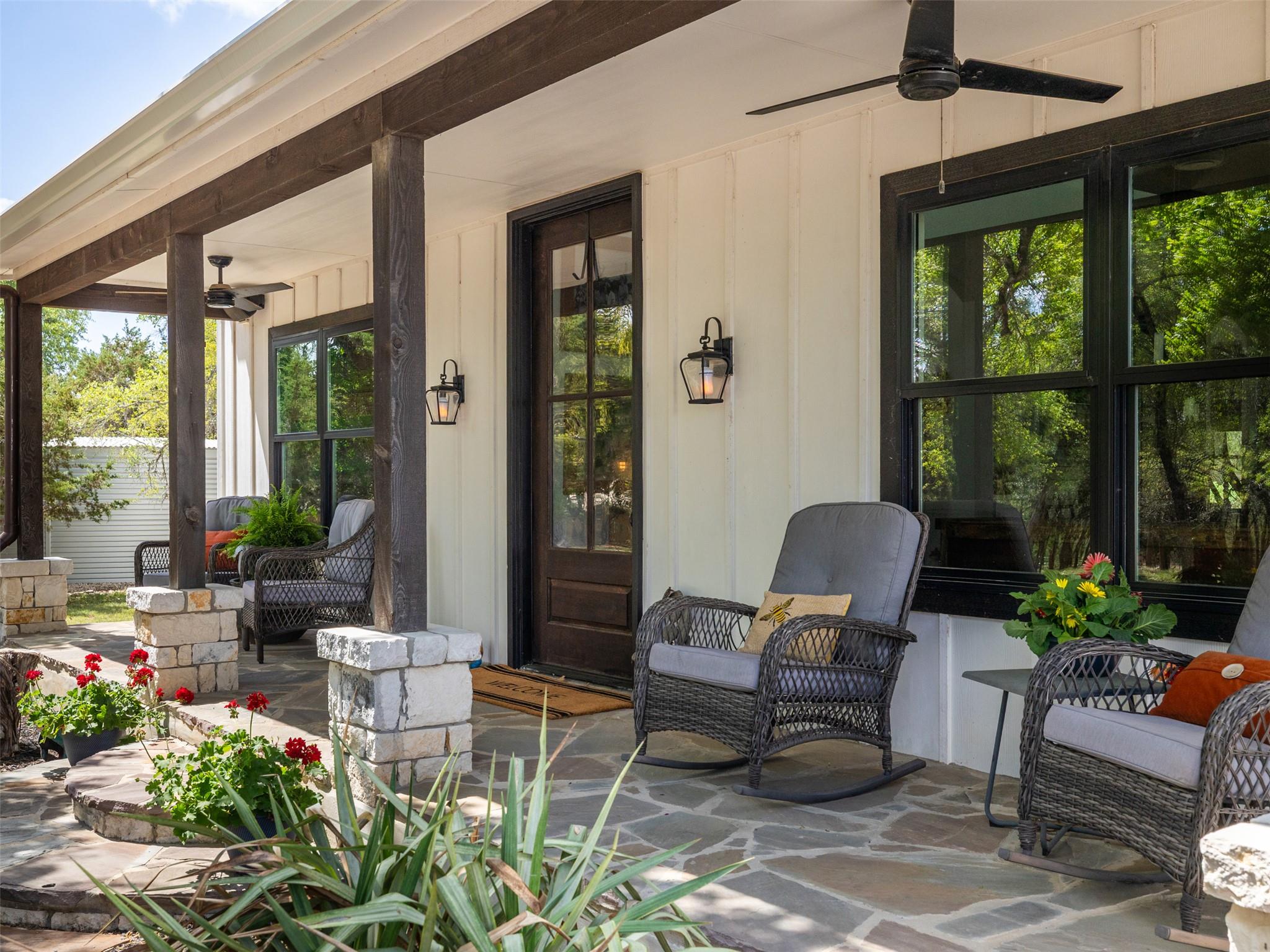 933 Beauchamp Rd, Dripping Springs, TX 78620