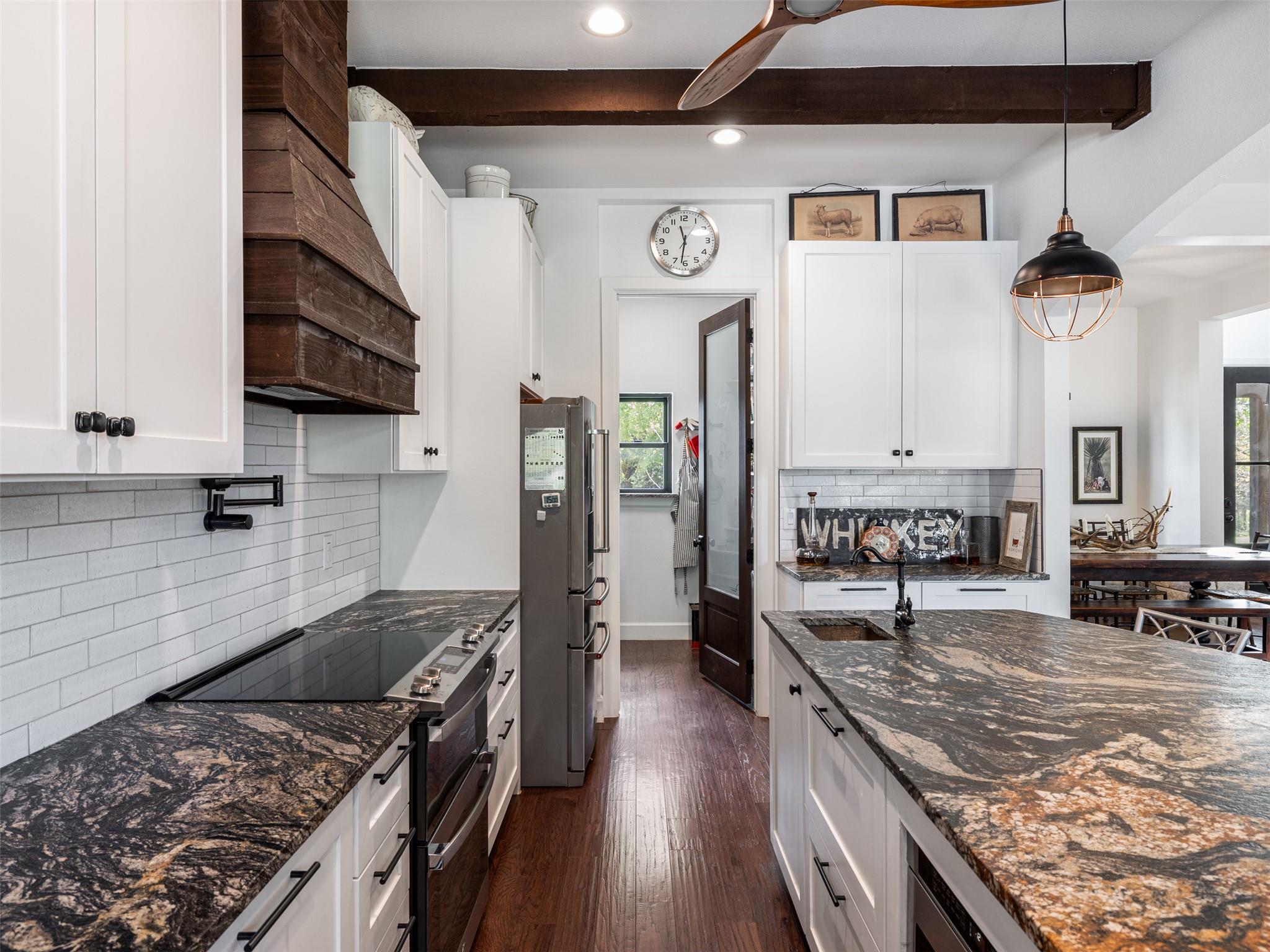 933 Beauchamp Rd, Dripping Springs, TX 78620