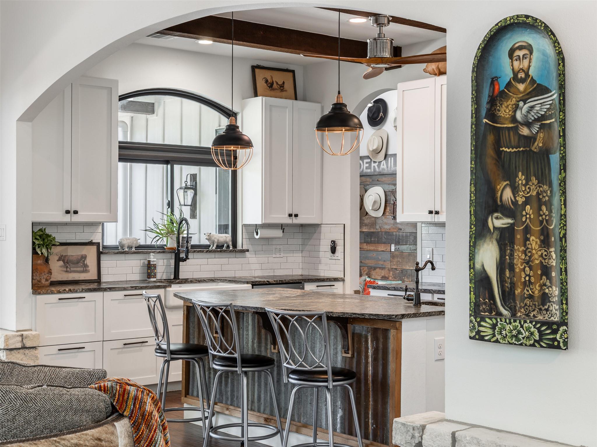 933 Beauchamp Rd, Dripping Springs, TX 78620