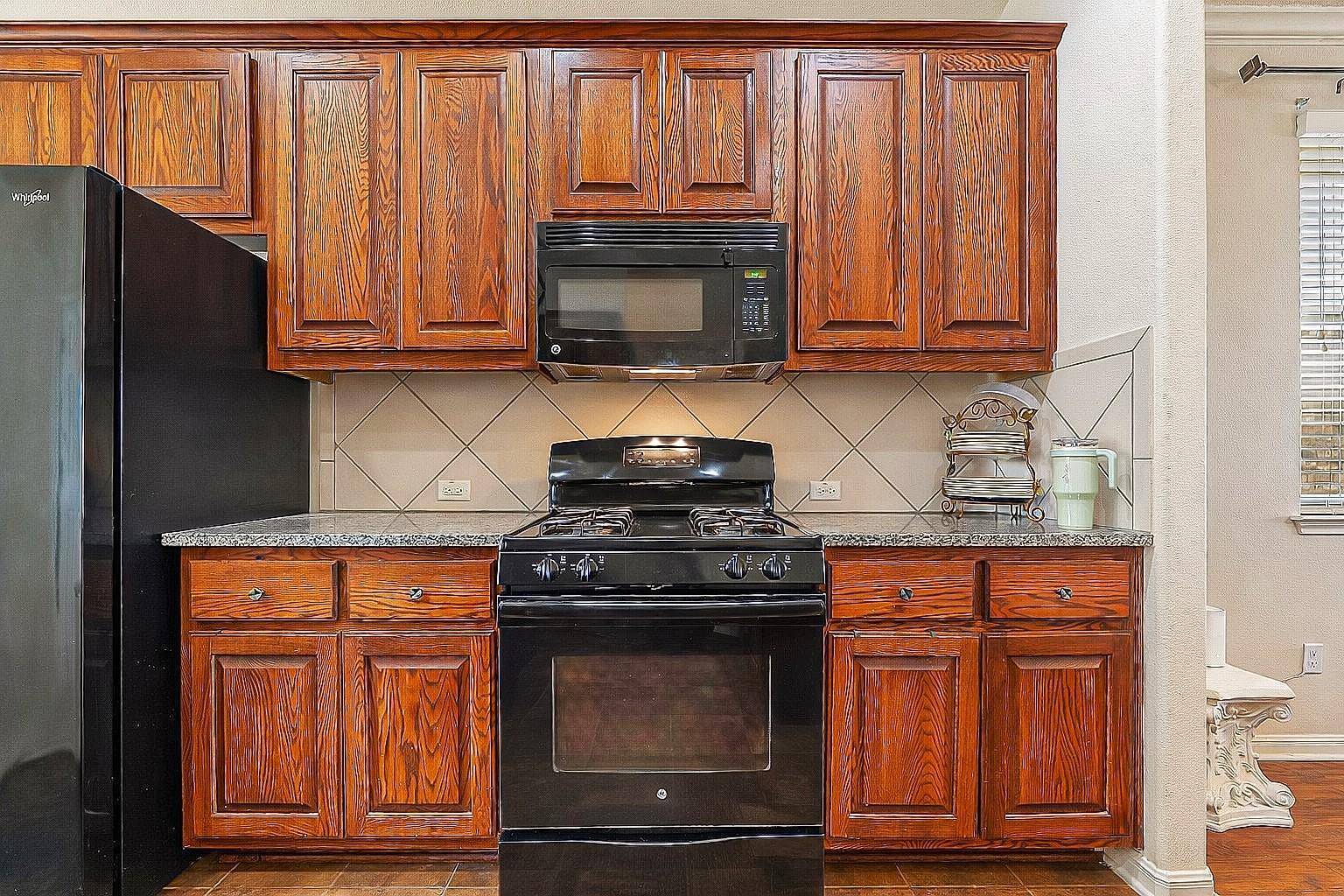 2716 Granite Hill Dr, Leander, TX 78641