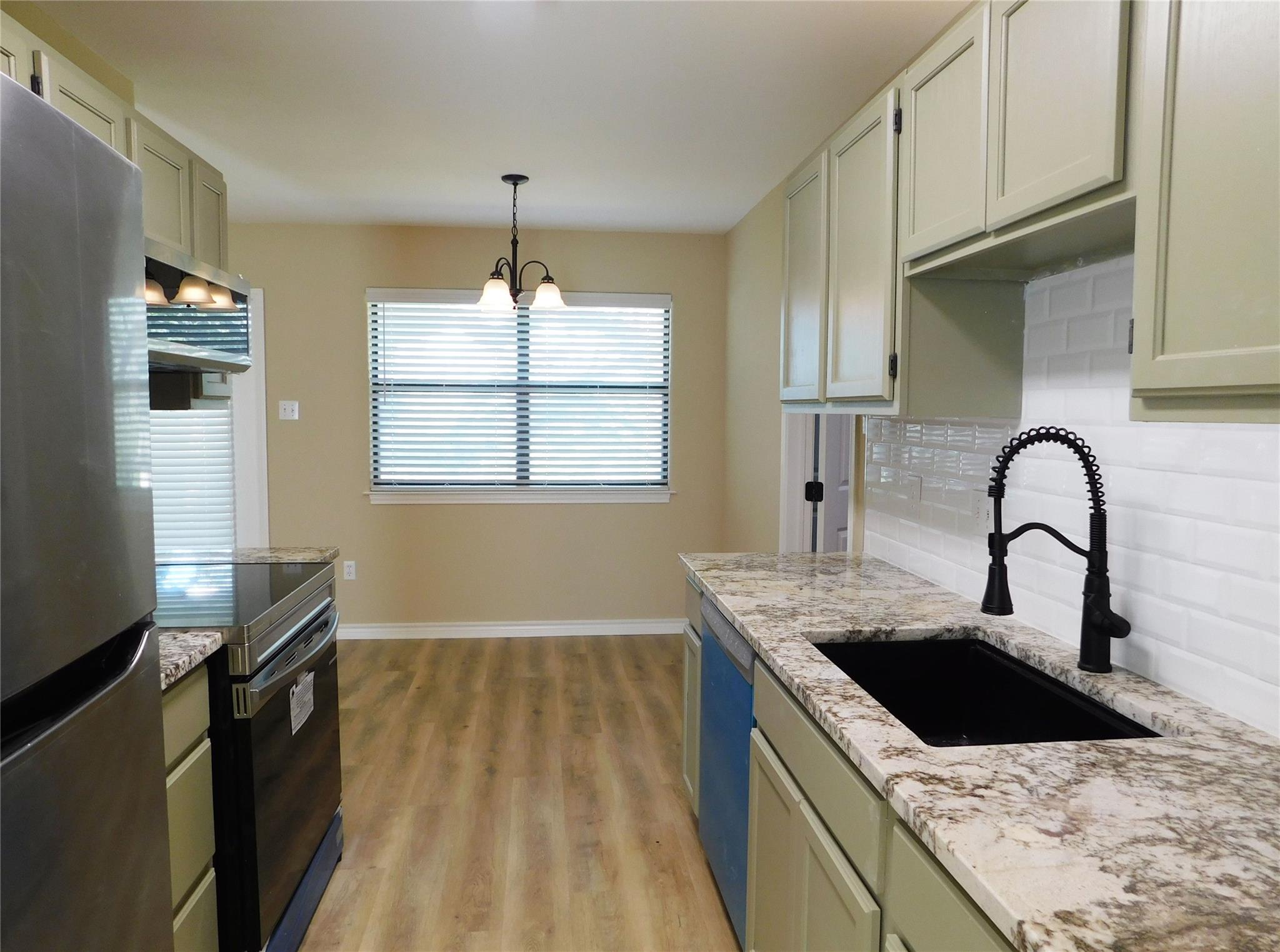 500 Wanta Hide A Way Dr, Spicewood, TX 78669