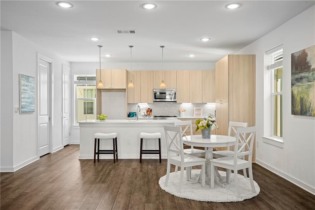 2624 Metcalfe Rd # 8, Austin, TX 78741