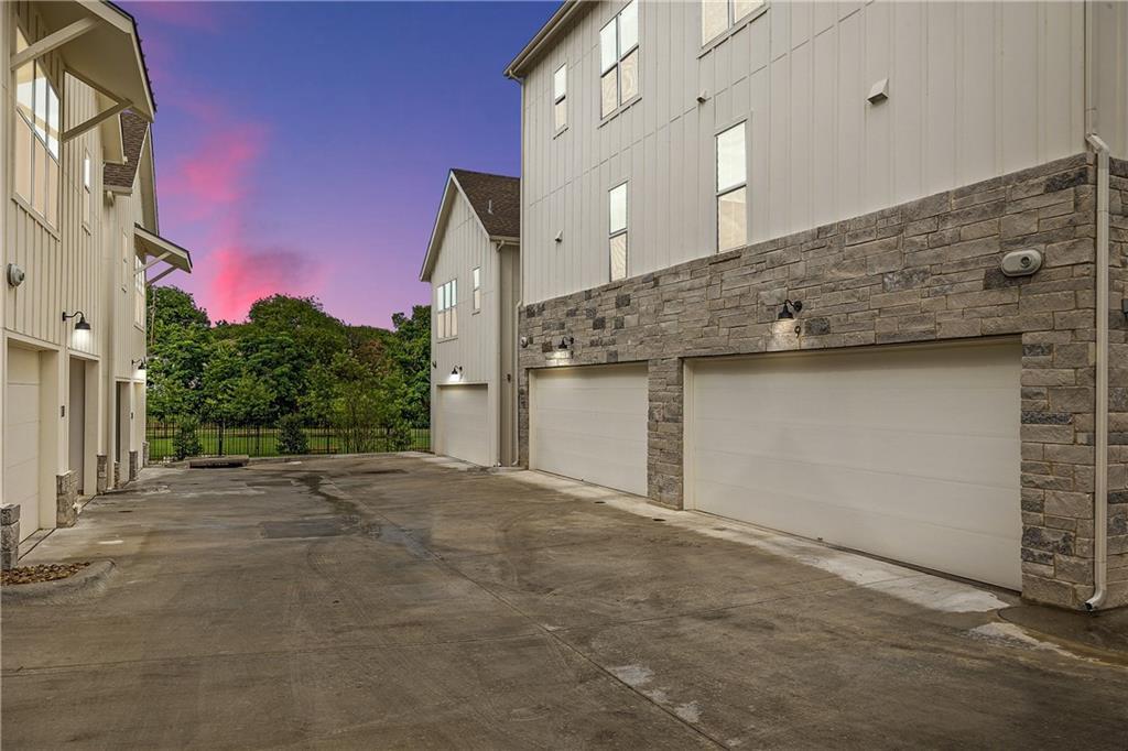 2624 Metcalfe Rd # 8, Austin, TX 78741