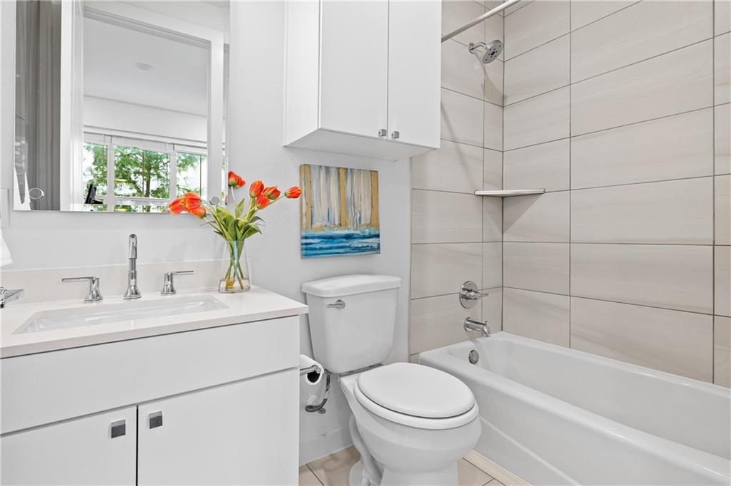 2624 Metcalfe Rd # 8, Austin, TX 78741