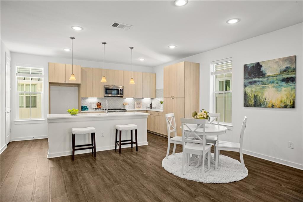 2624 Metcalfe Rd # 8, Austin, TX 78741