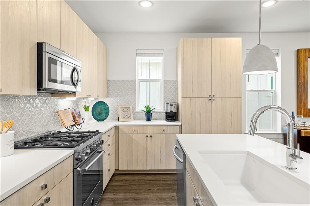 2624 Metcalfe Rd # 8, Austin, TX 78741