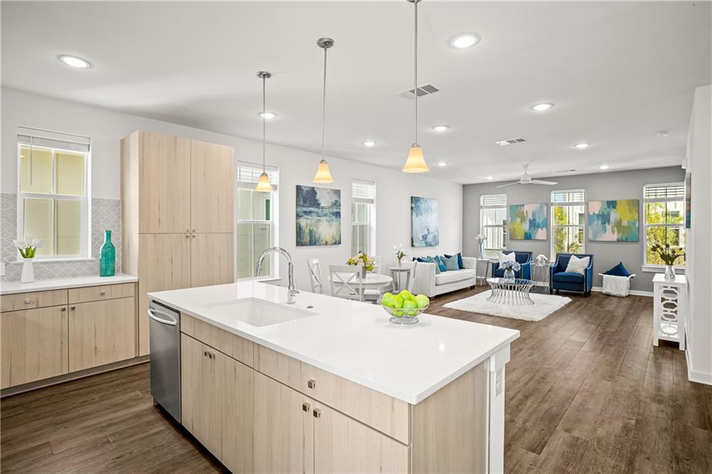 2624 Metcalfe Rd # 8, Austin, TX 78741