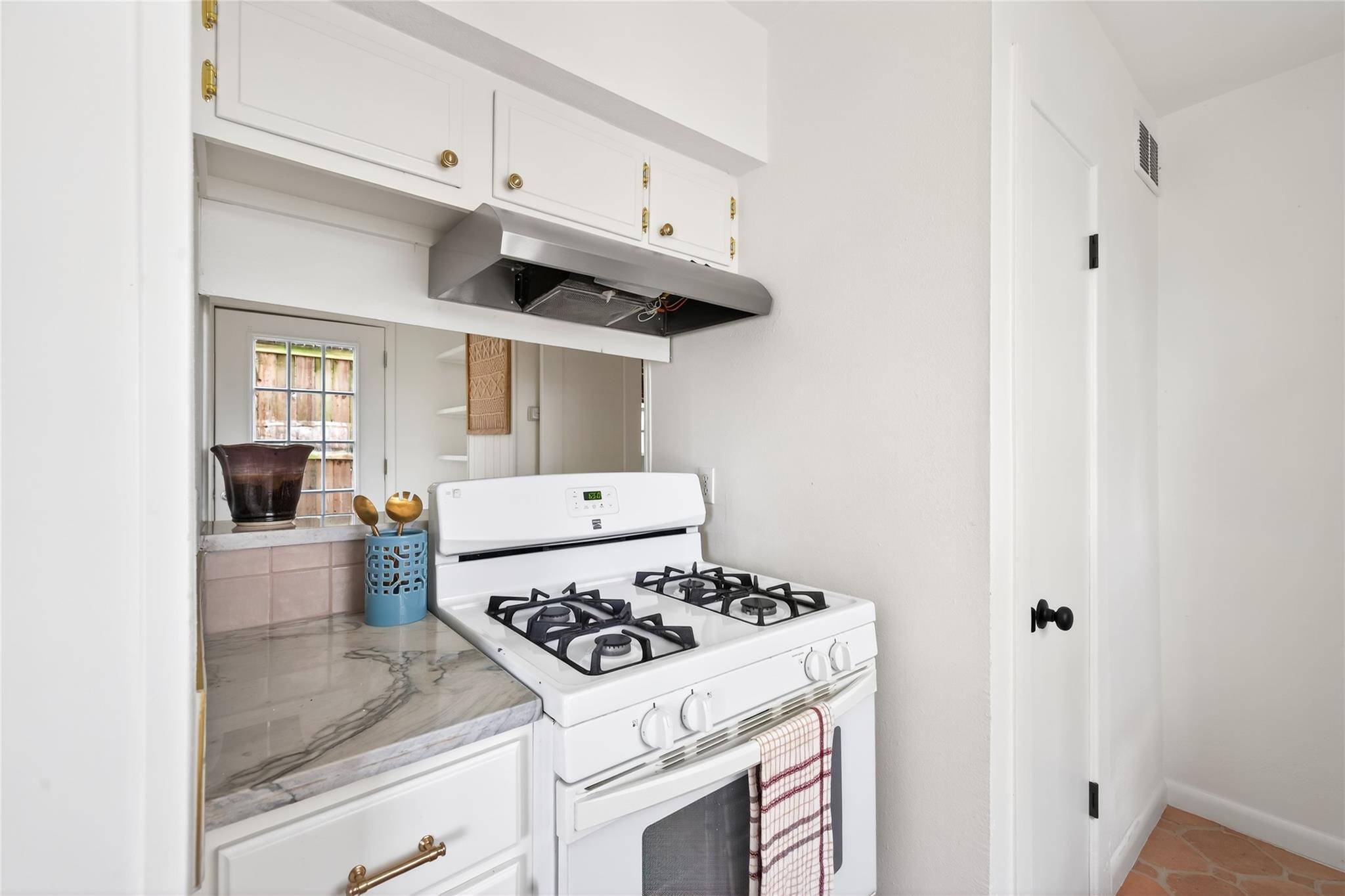 1700 HOUSTON St # 102, Austin, TX 78756