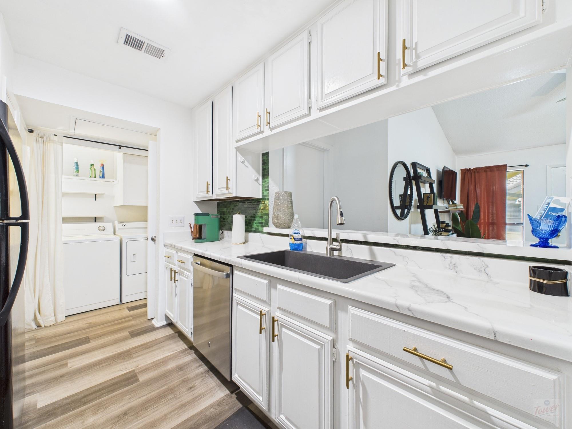 806 W 24th St # 300, Austin, TX 78705