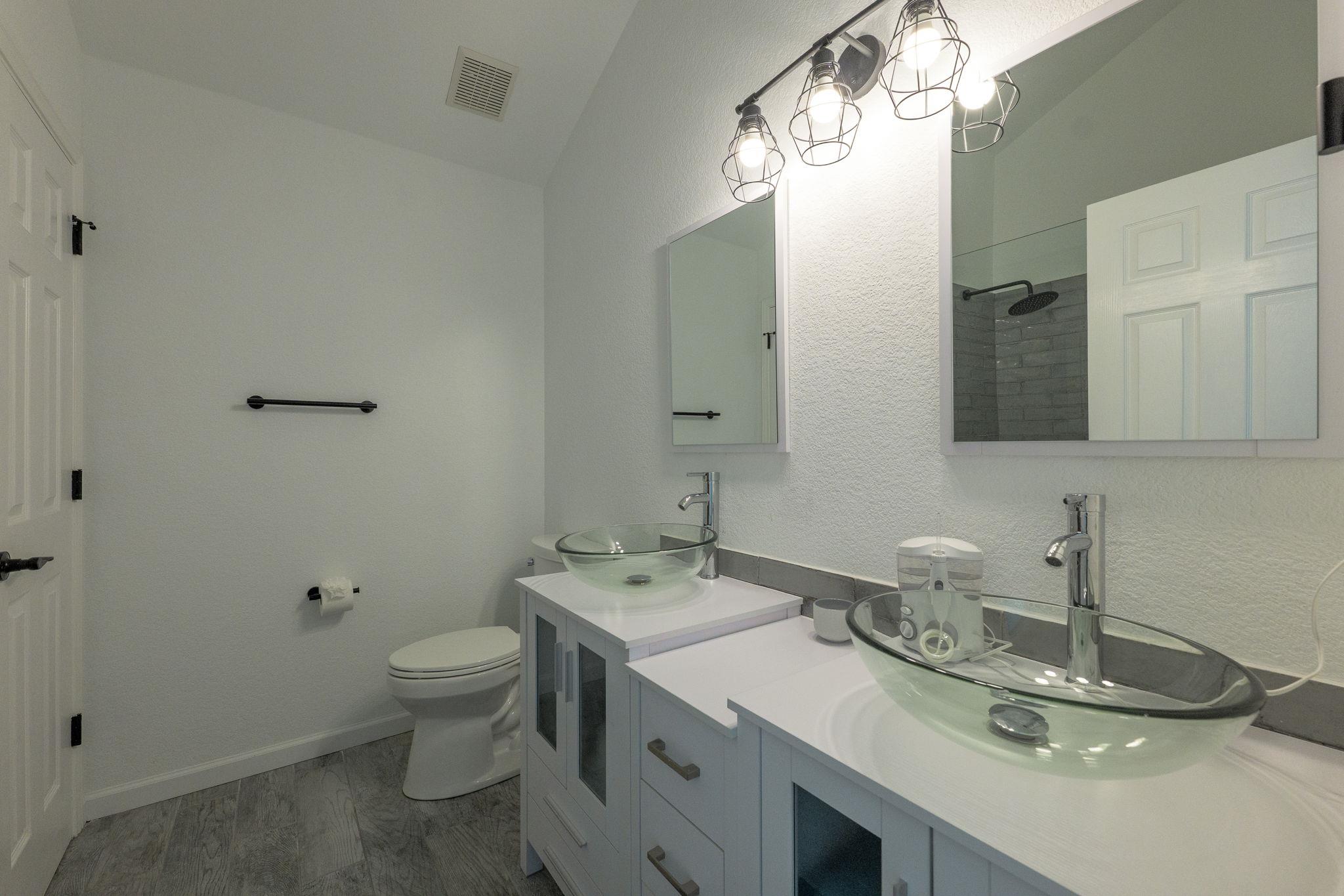 20900 Waterside Dr # 1, Lago Vista, TX 78645