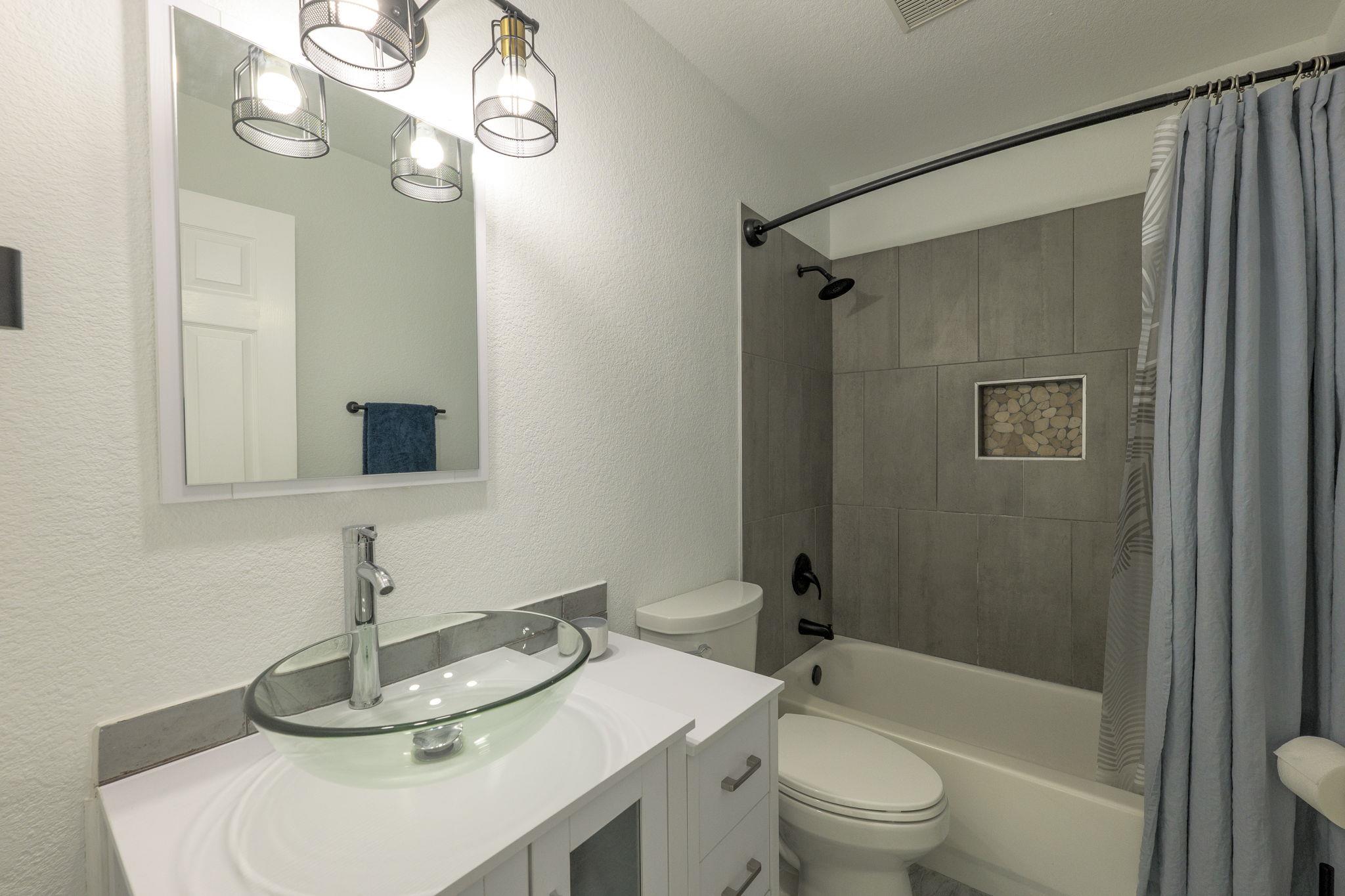 20900 Waterside Dr # 1, Lago Vista, TX 78645