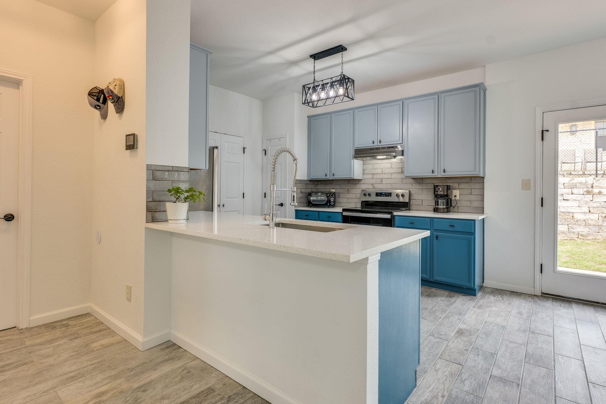 20900 Waterside Dr # 1, Lago Vista, TX 78645