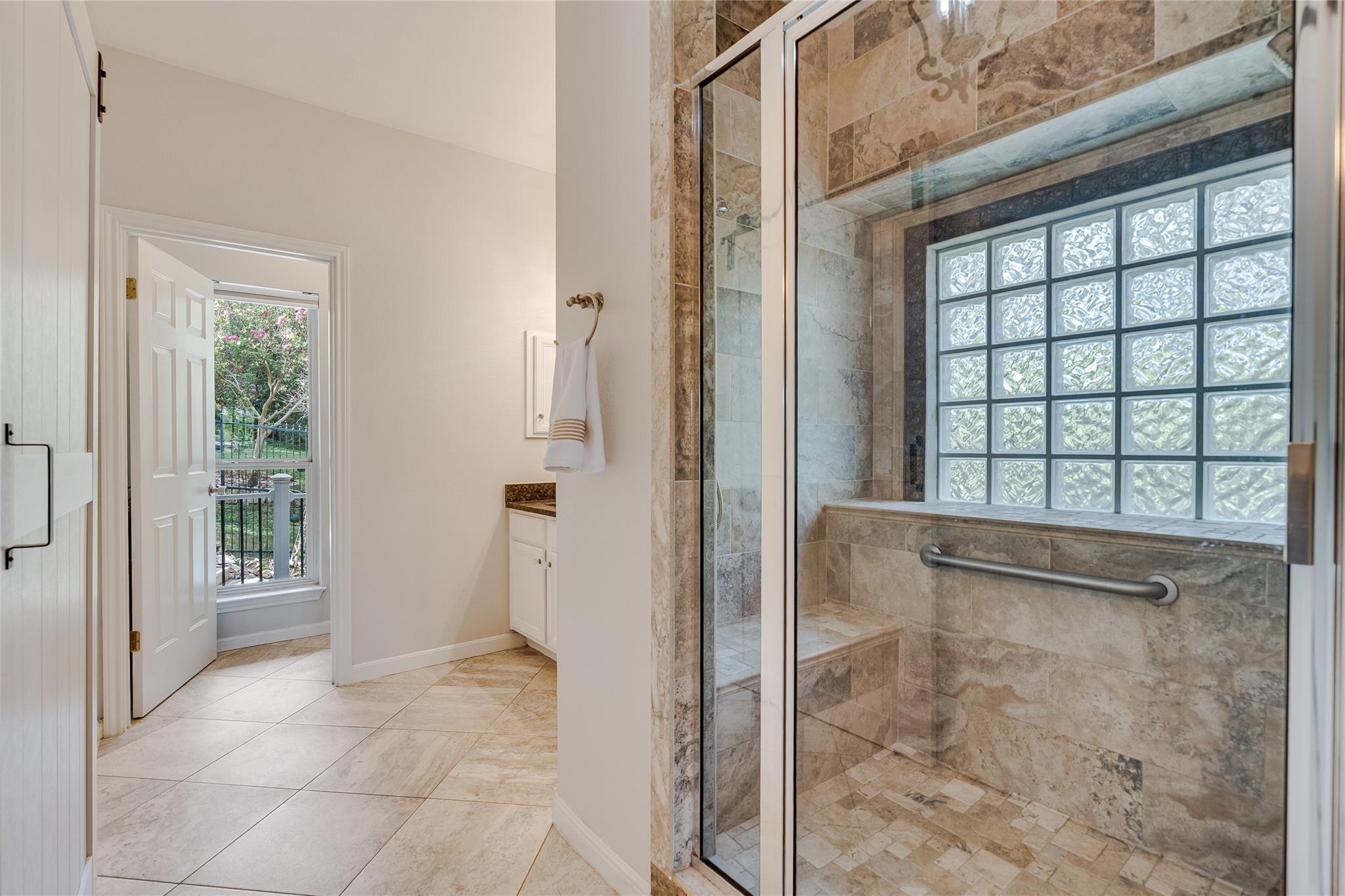 971 Barbara Dr, Canyon Lake, TX 78133