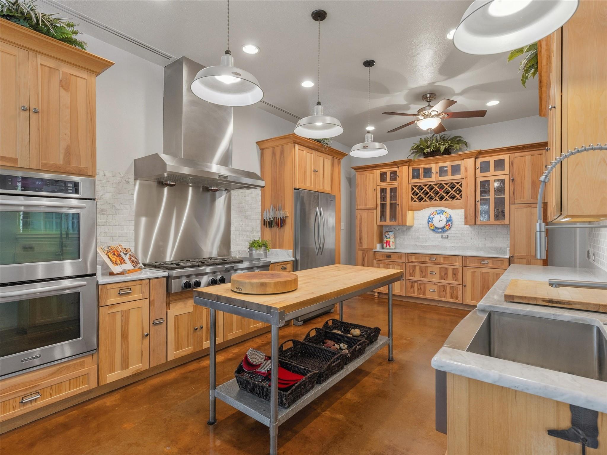 321 Red Rock Ranch Rd, Red Rock, TX 78662