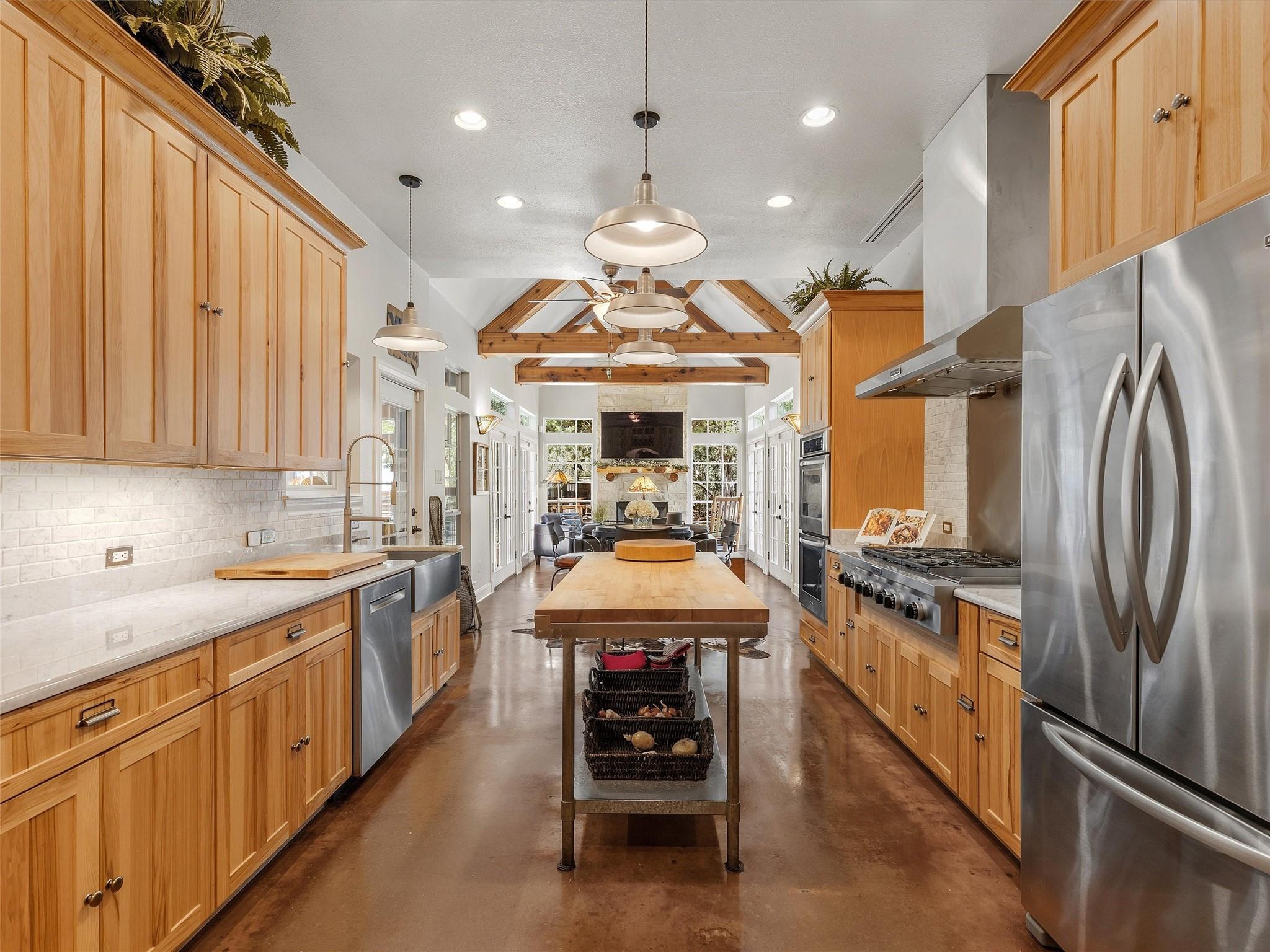 321 Red Rock Ranch Rd, Red Rock, TX 78662