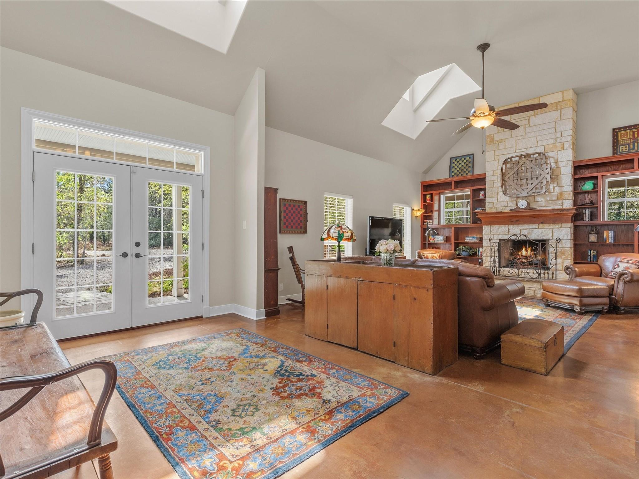 321 Red Rock Ranch Rd, Red Rock, TX 78662