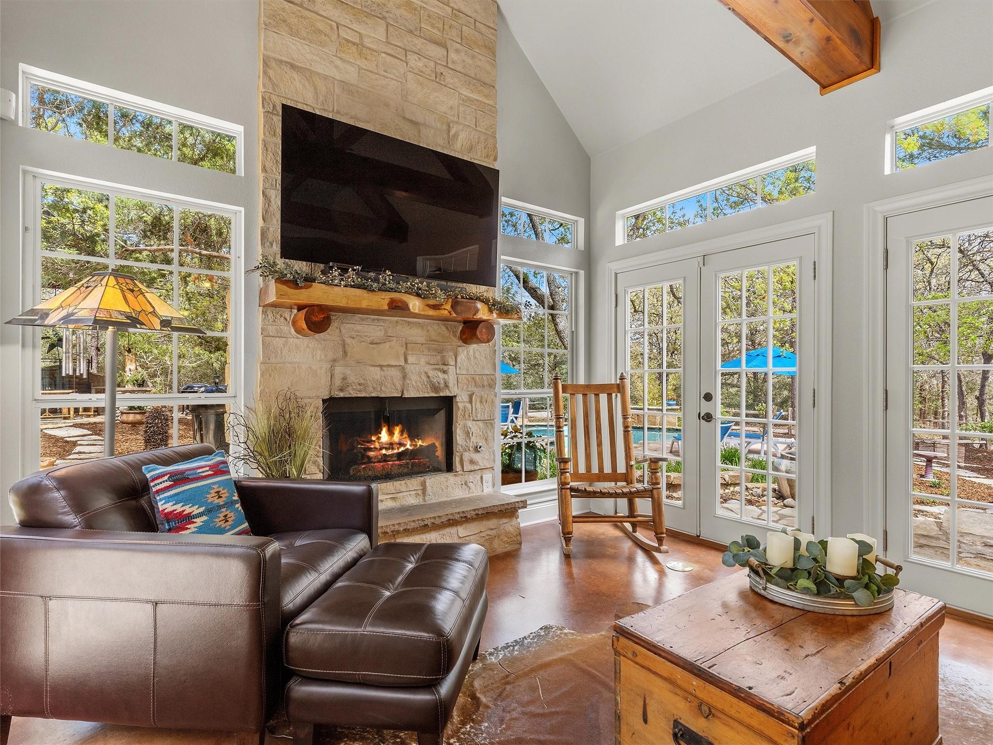 321 Red Rock Ranch Rd, Red Rock, TX 78662