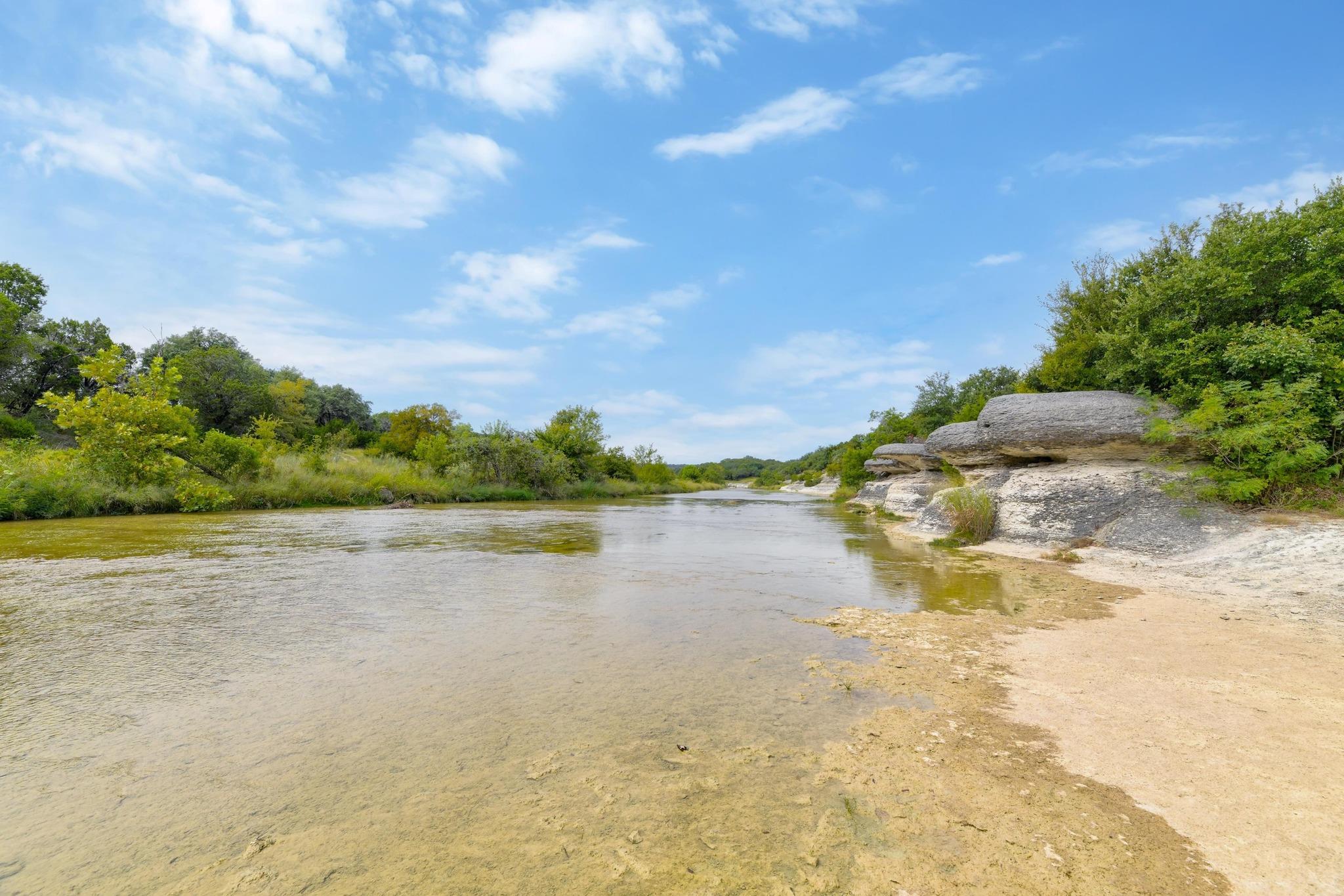 105 Oak Plaza Dr, Georgetown, TX 78628