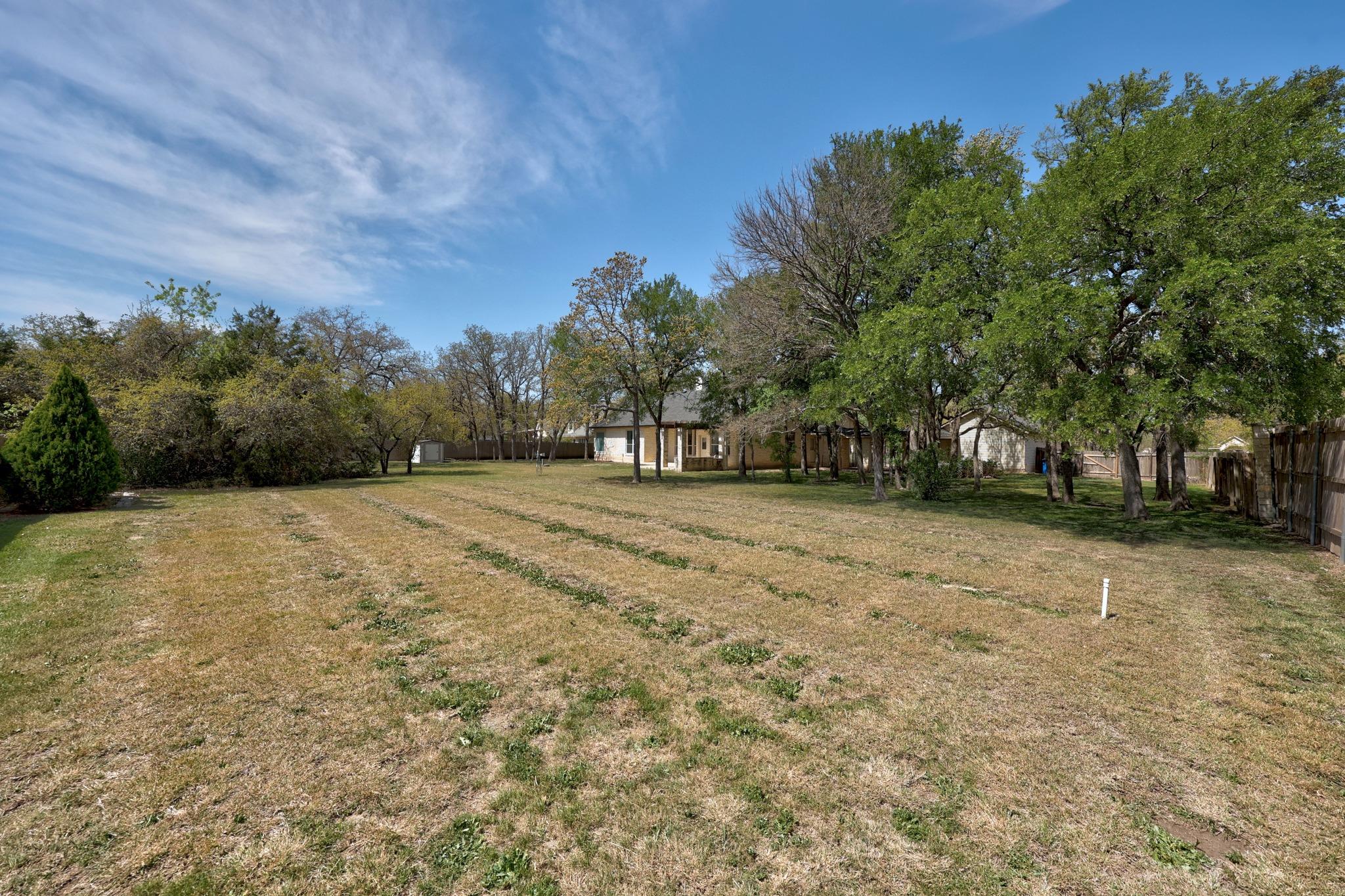 105 Oak Plaza Dr, Georgetown, TX 78628