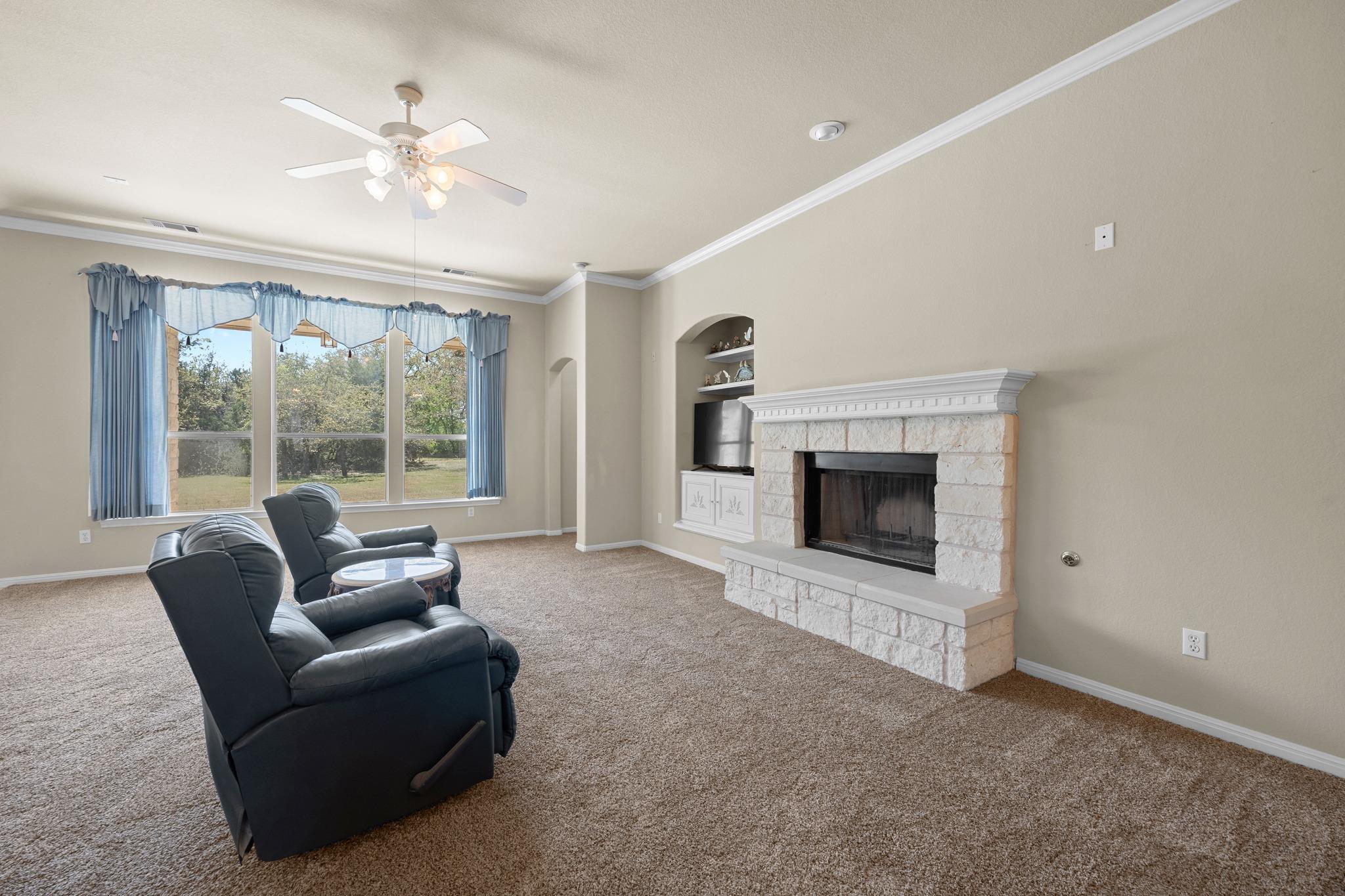 105 Oak Plaza Dr, Georgetown, TX 78628