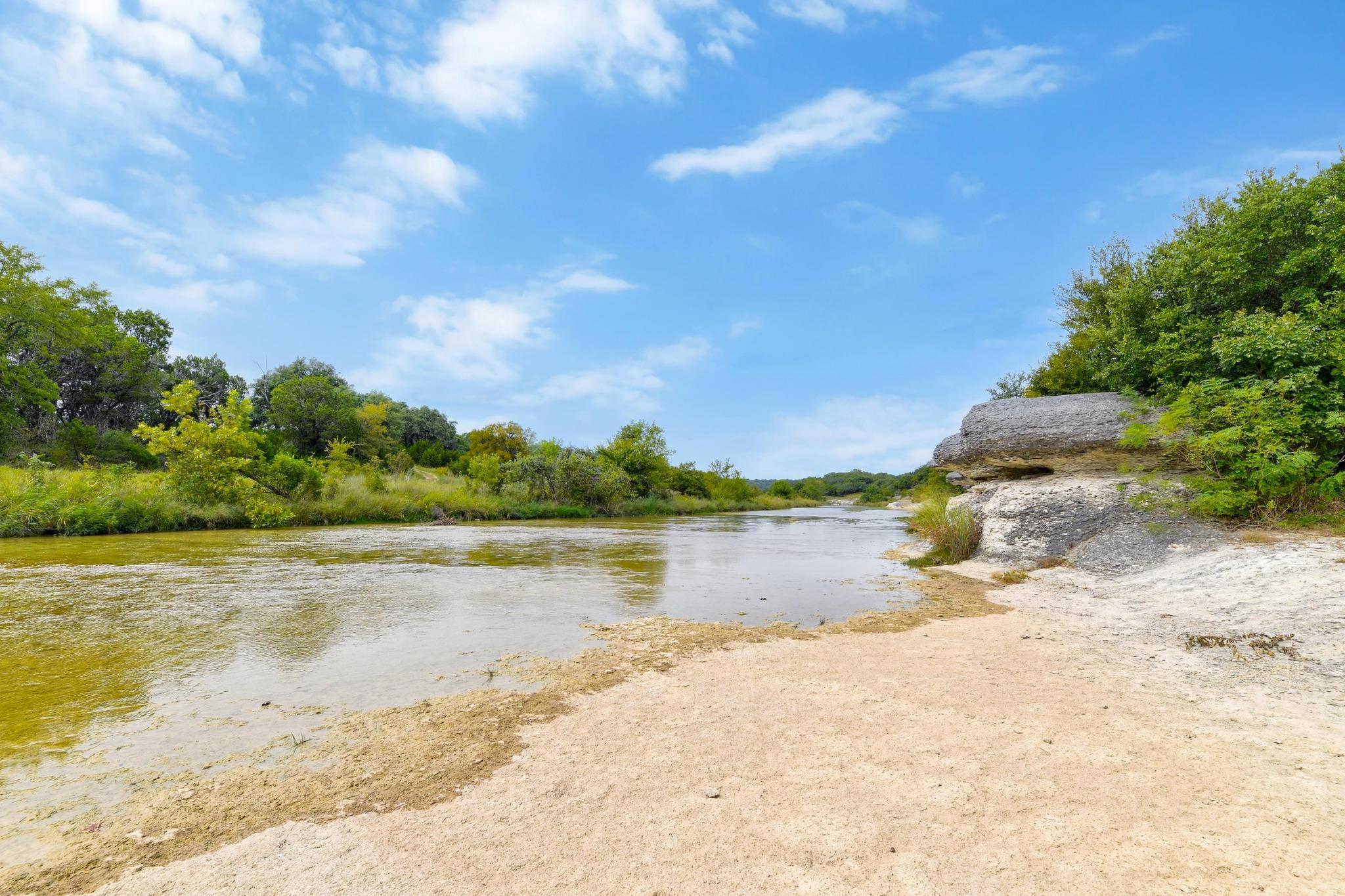 105 Oak Plaza Dr, Georgetown, TX 78628