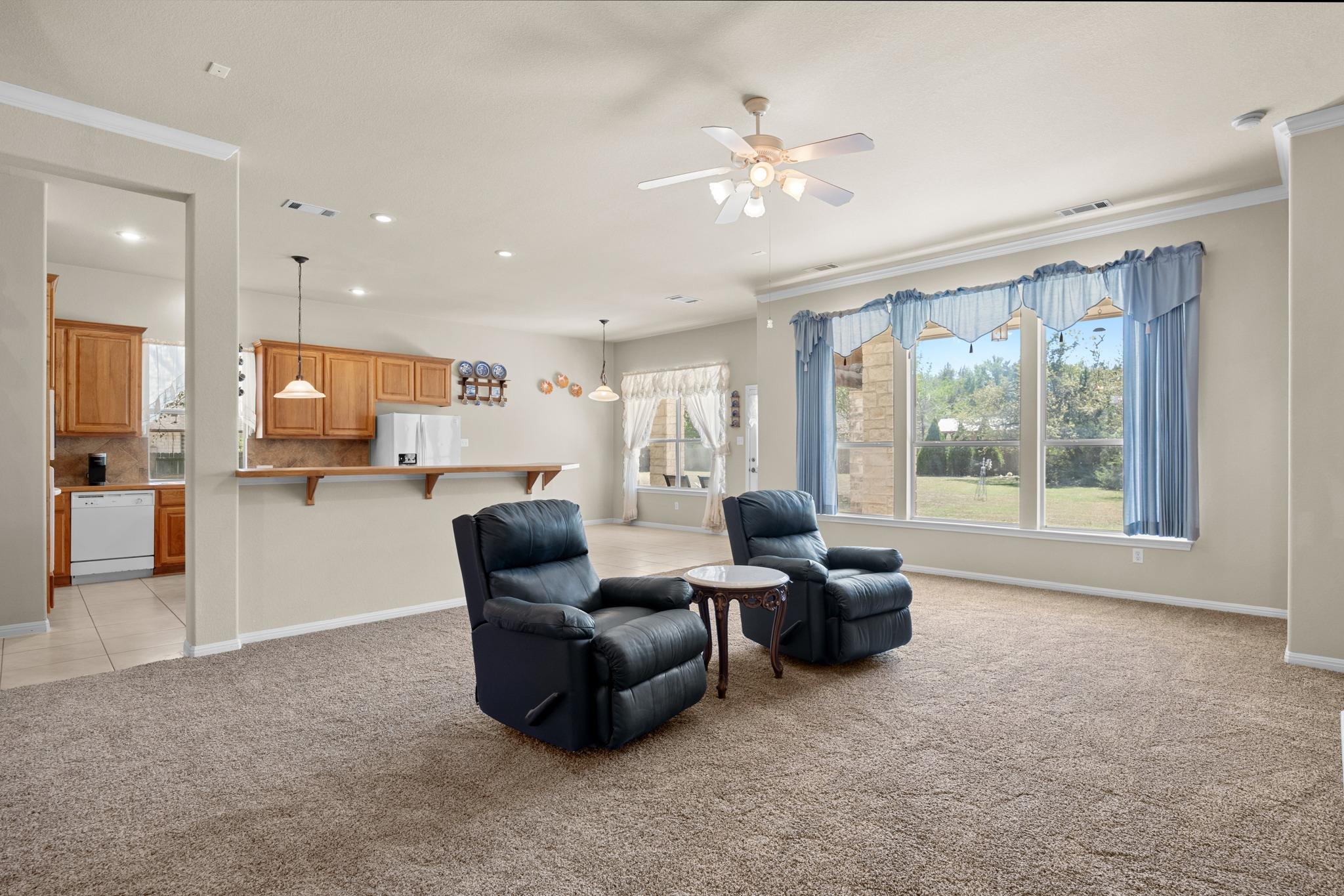 105 Oak Plaza Dr, Georgetown, TX 78628