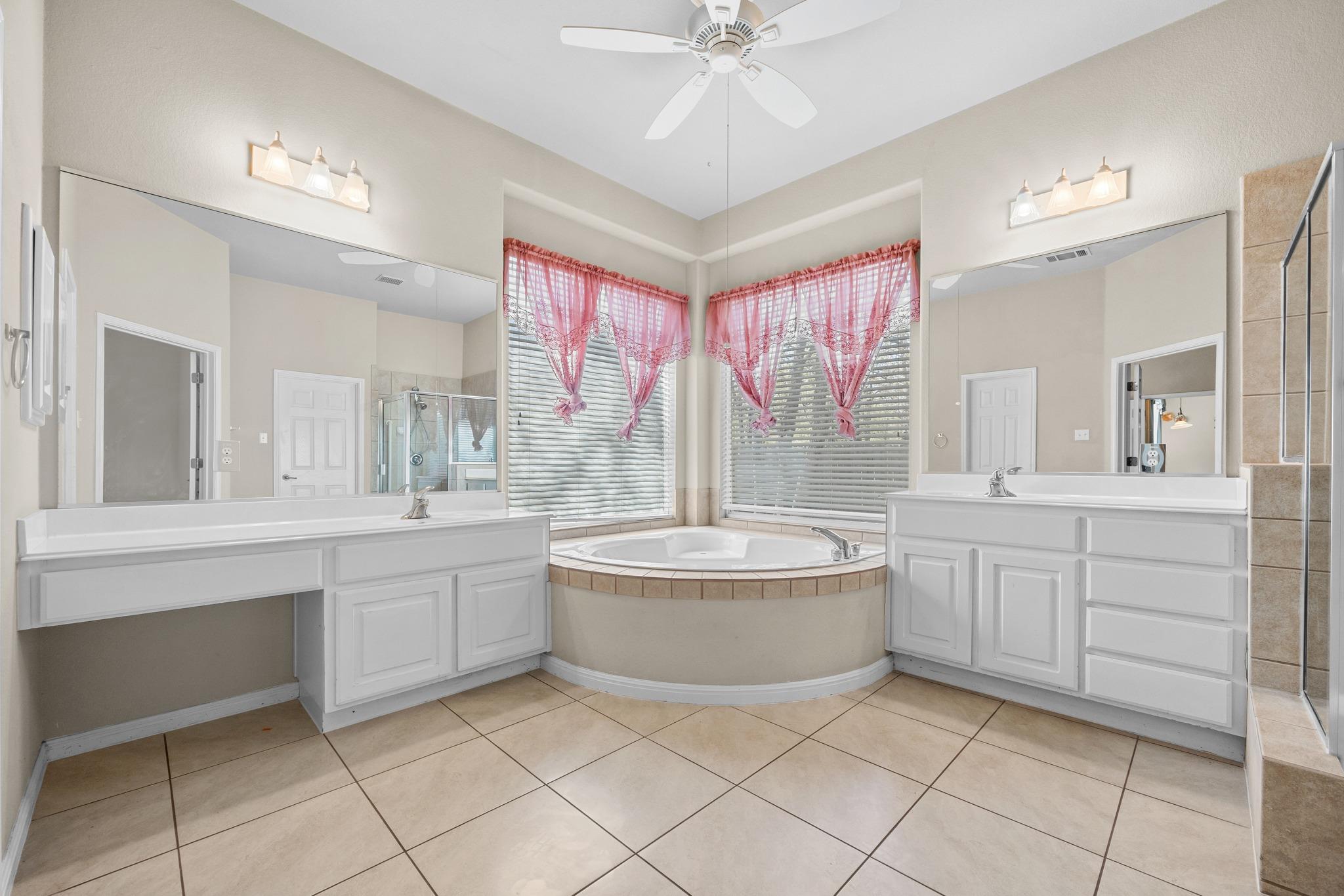 105 Oak Plaza Dr, Georgetown, TX 78628