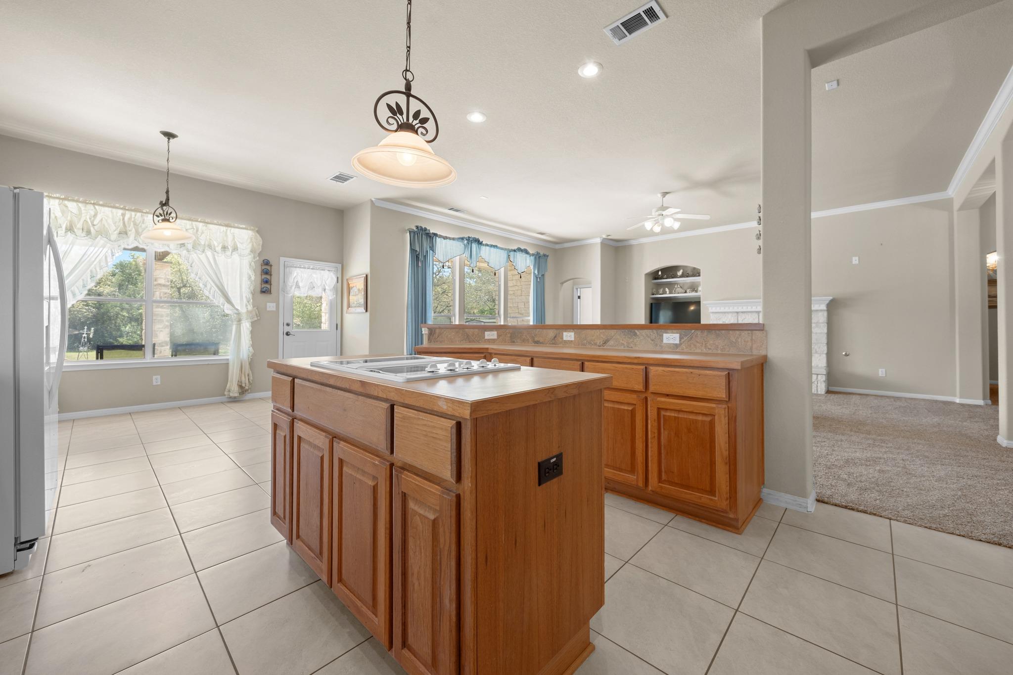 105 Oak Plaza Dr, Georgetown, TX 78628