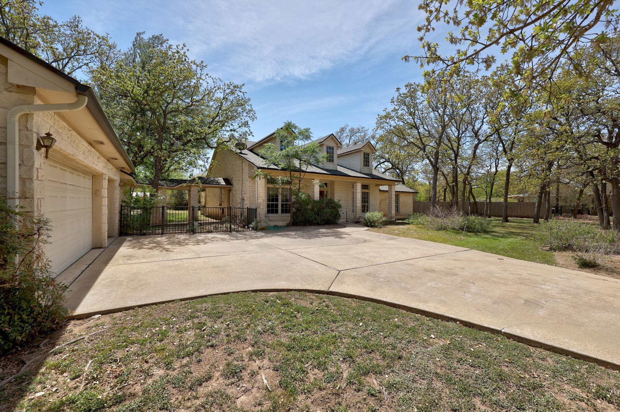 105 Oak Plaza Dr, Georgetown, TX 78628
