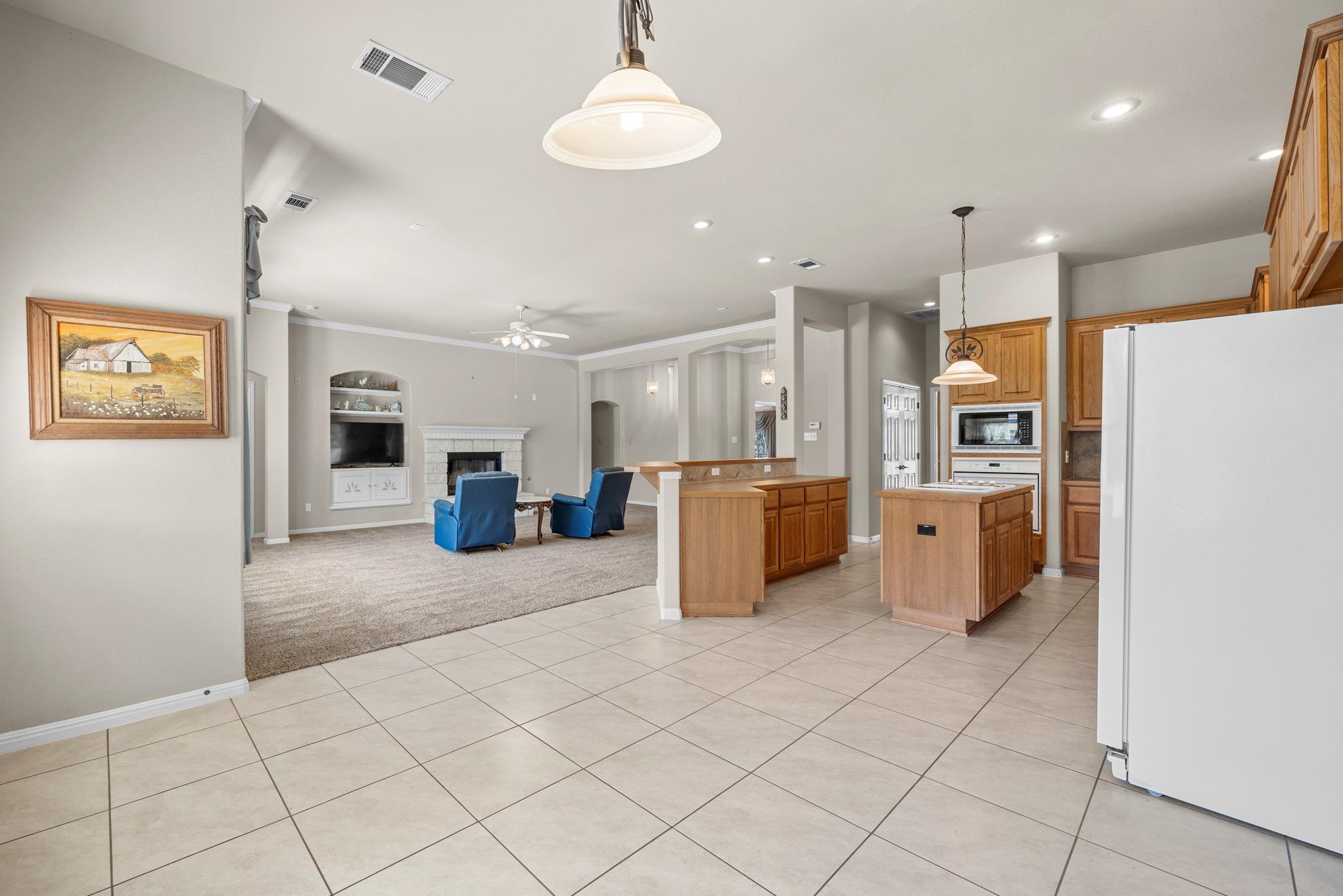 105 Oak Plaza Dr, Georgetown, TX 78628