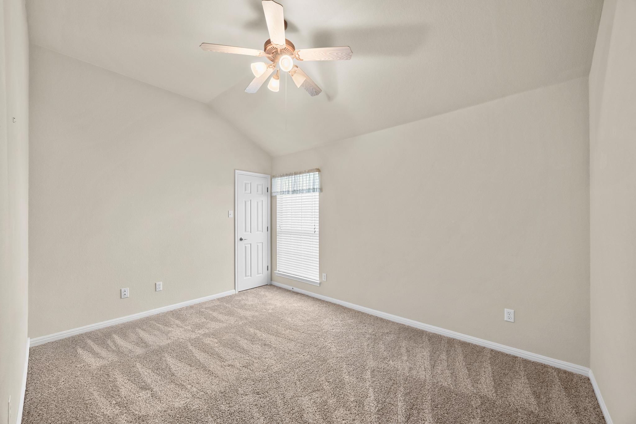 105 Oak Plaza Dr, Georgetown, TX 78628