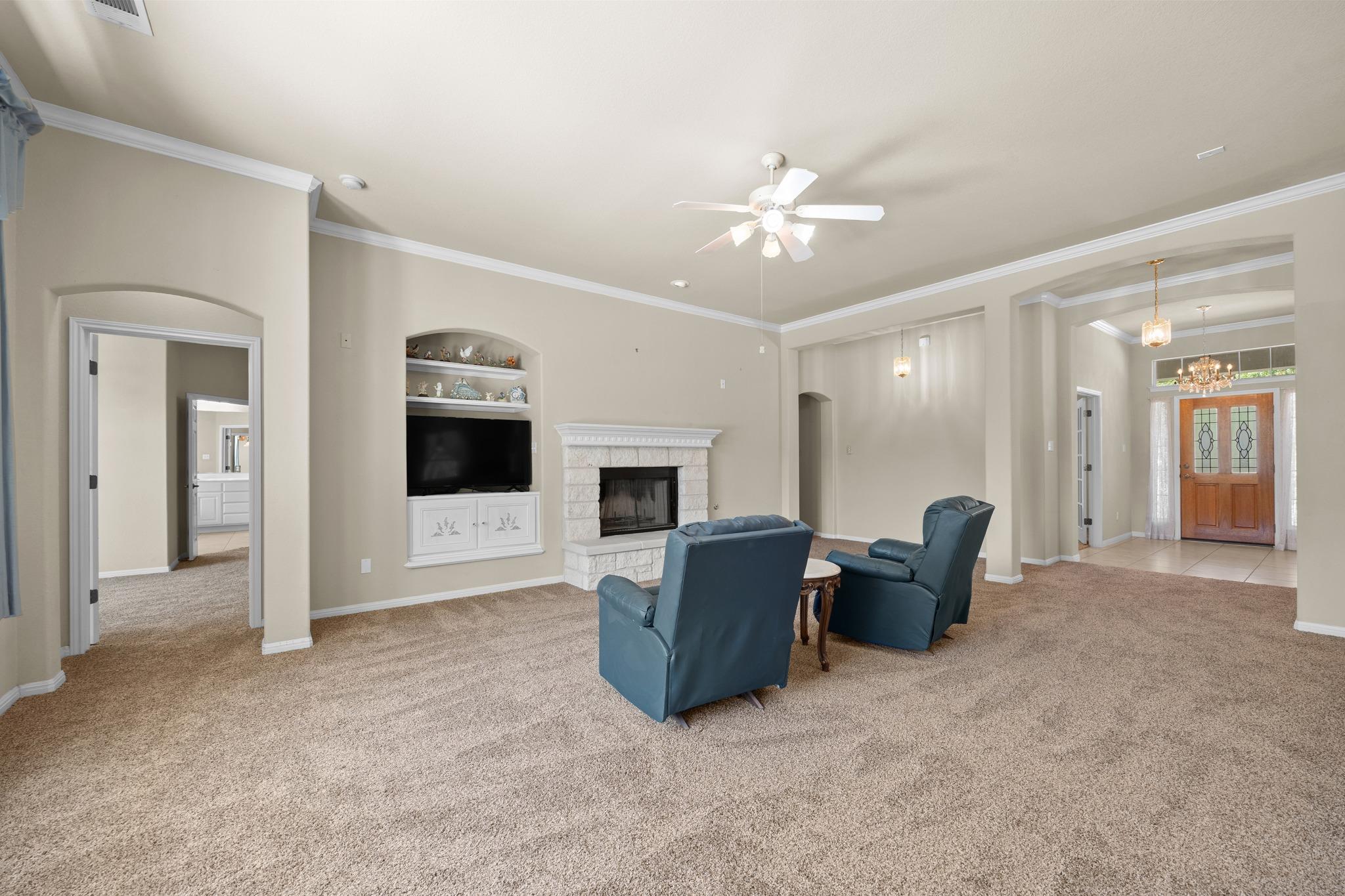 105 Oak Plaza Dr, Georgetown, TX 78628