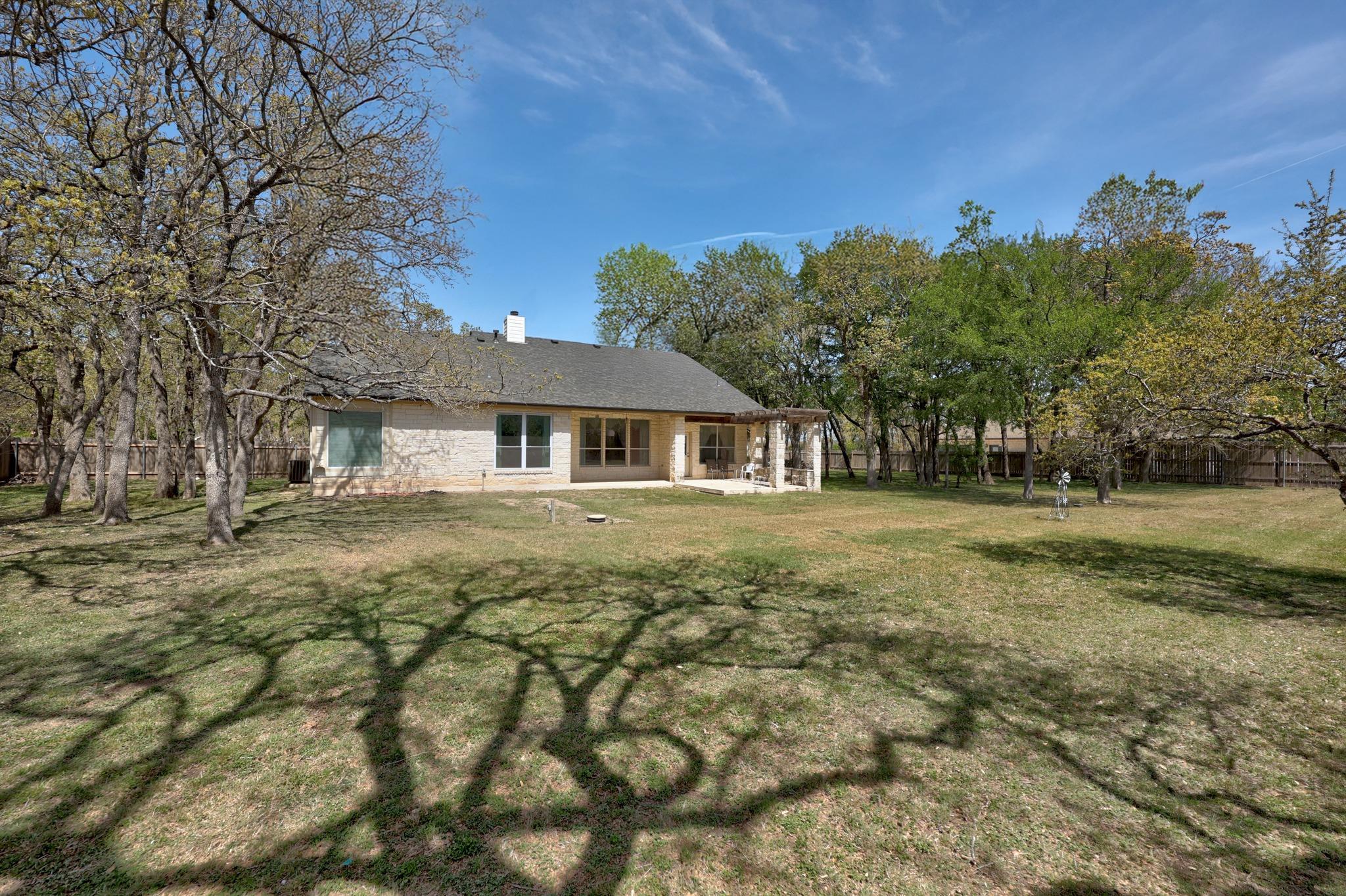 105 Oak Plaza Dr, Georgetown, TX 78628