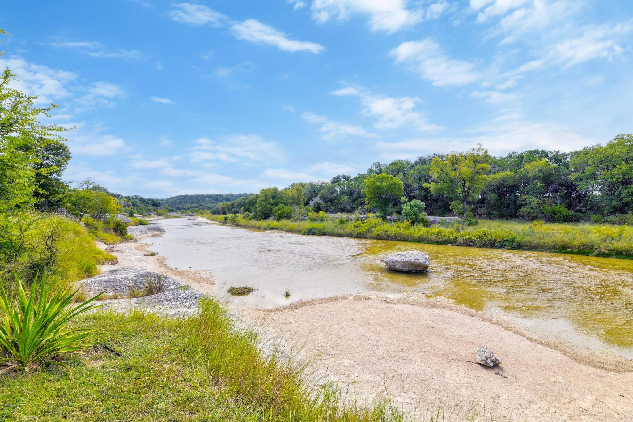 105 Oak Plaza Dr, Georgetown, TX 78628