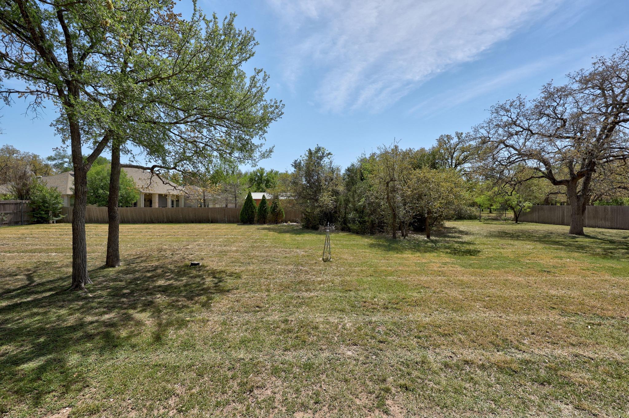 105 Oak Plaza Dr, Georgetown, TX 78628