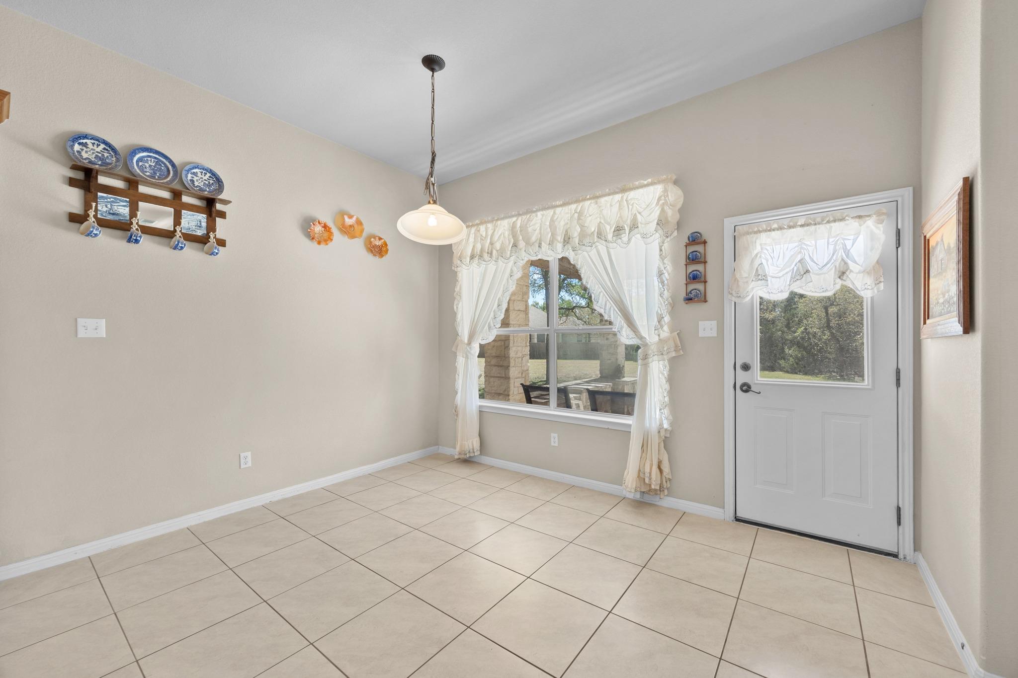 105 Oak Plaza Dr, Georgetown, TX 78628