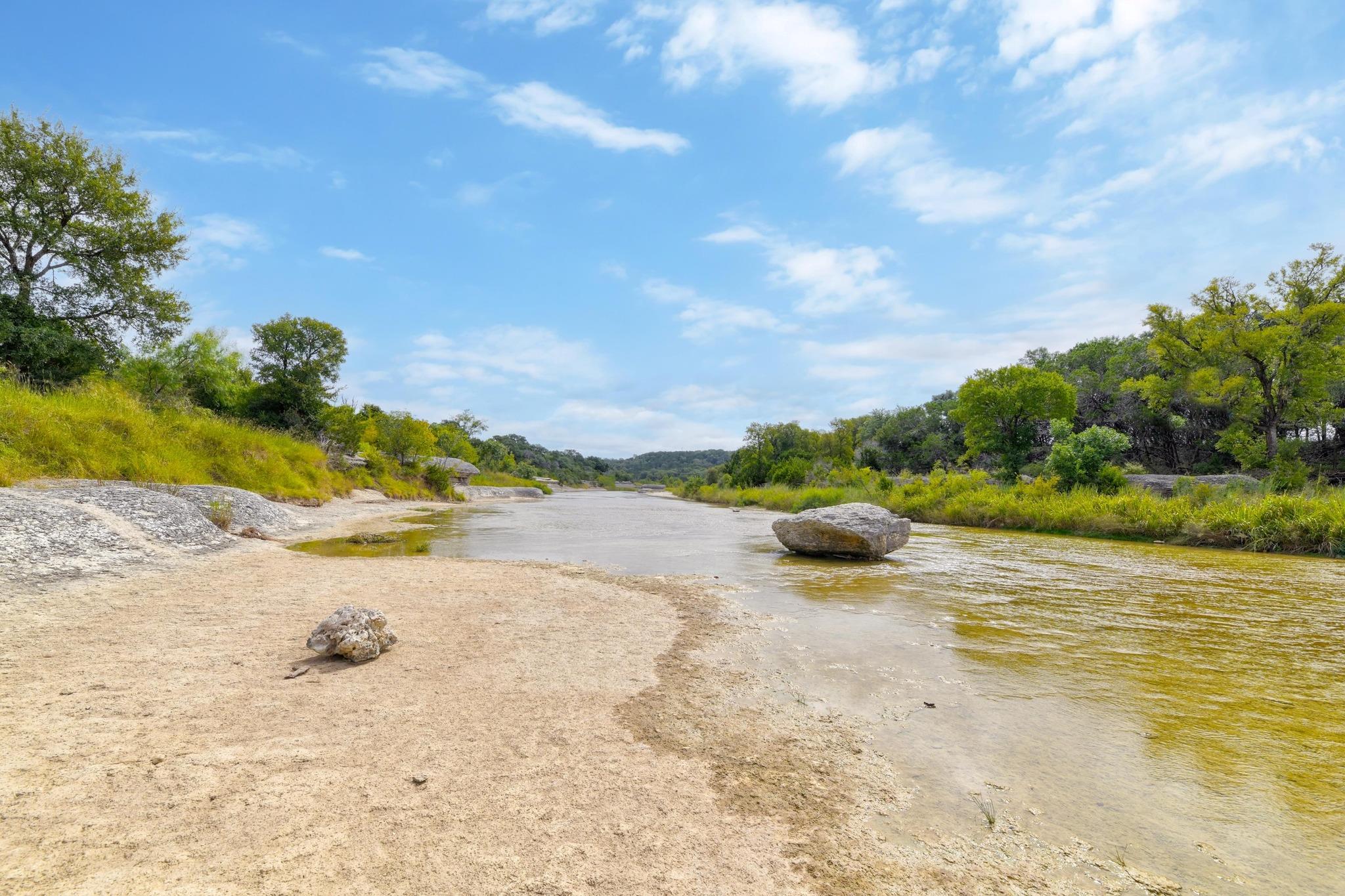 105 Oak Plaza Dr, Georgetown, TX 78628