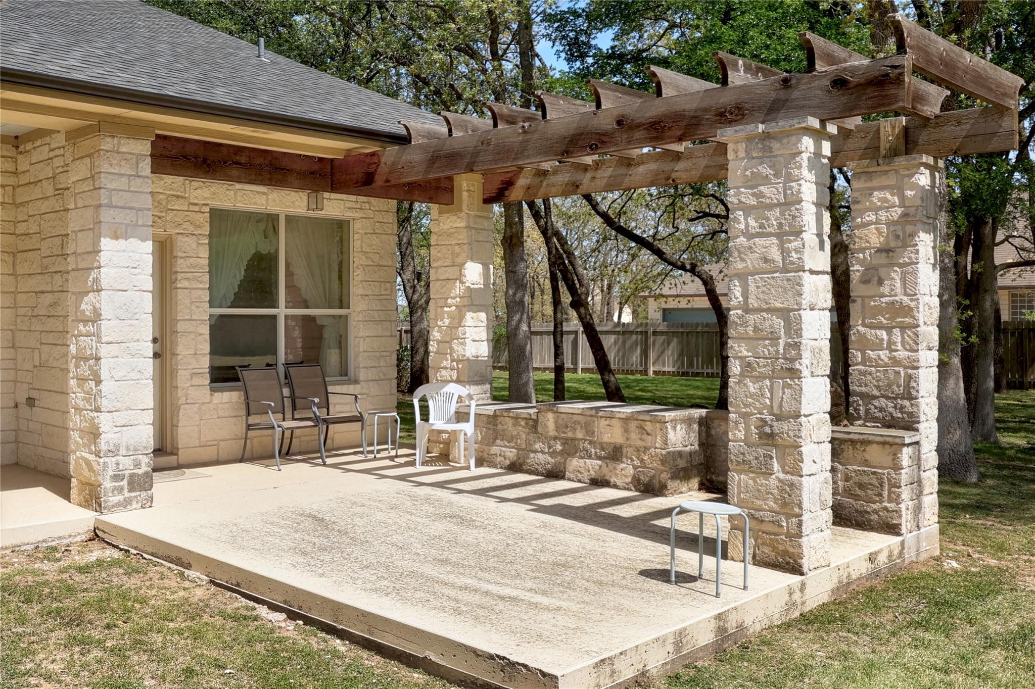 105 Oak Plaza Dr, Georgetown, TX 78628