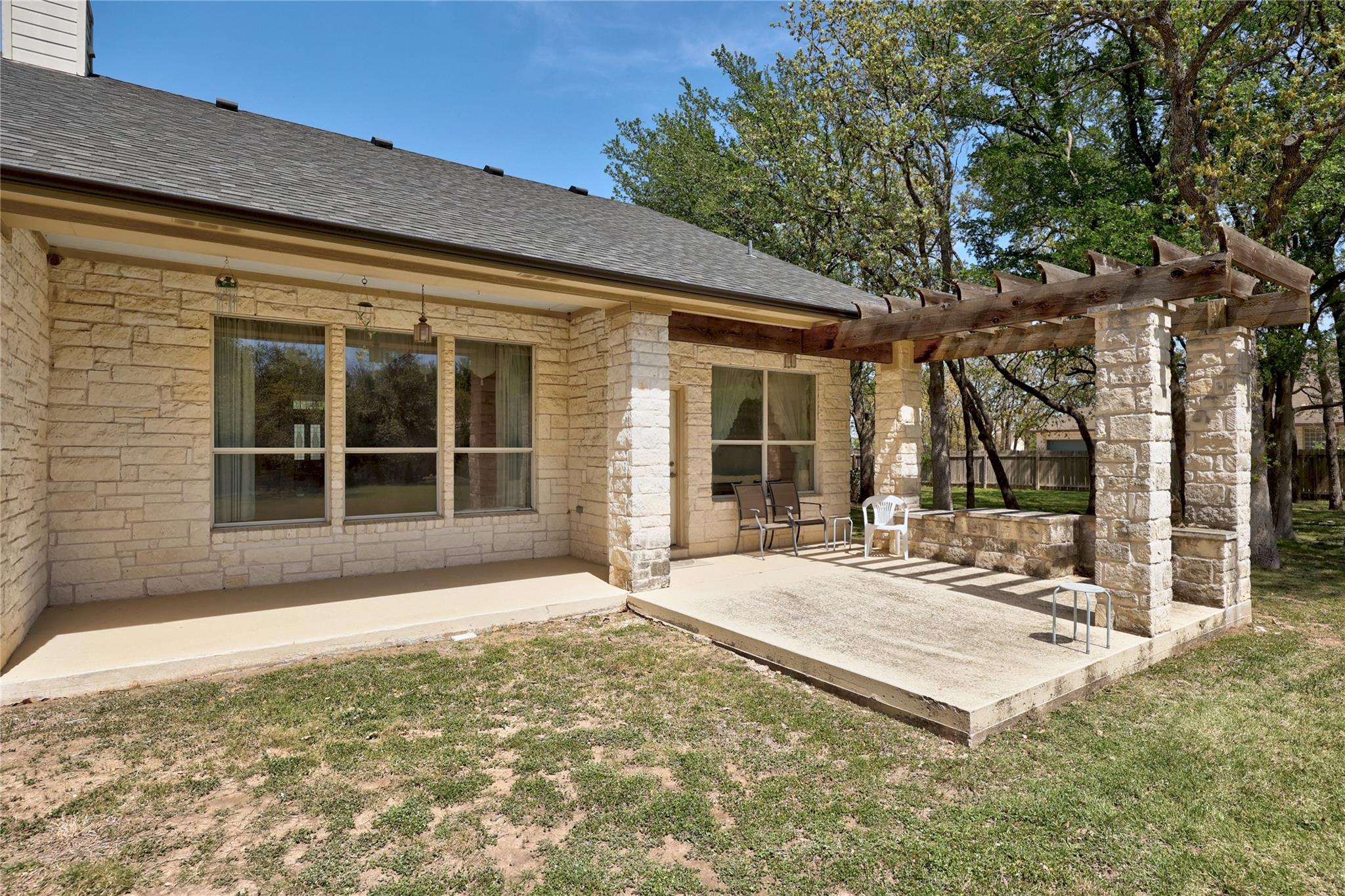 105 Oak Plaza Dr, Georgetown, TX 78628
