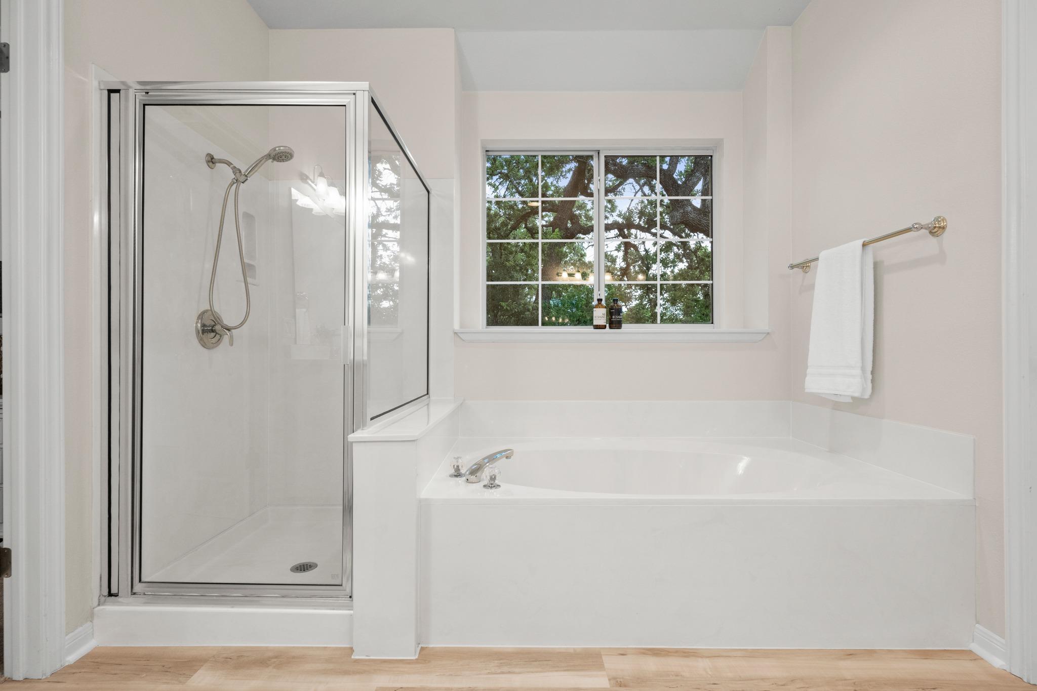 8305 Scenic Oaks Dr, Austin, TX 78737