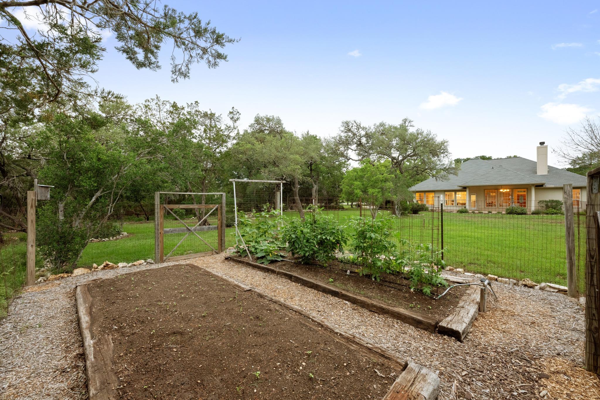 8305 Scenic Oaks Dr, Austin, TX 78737