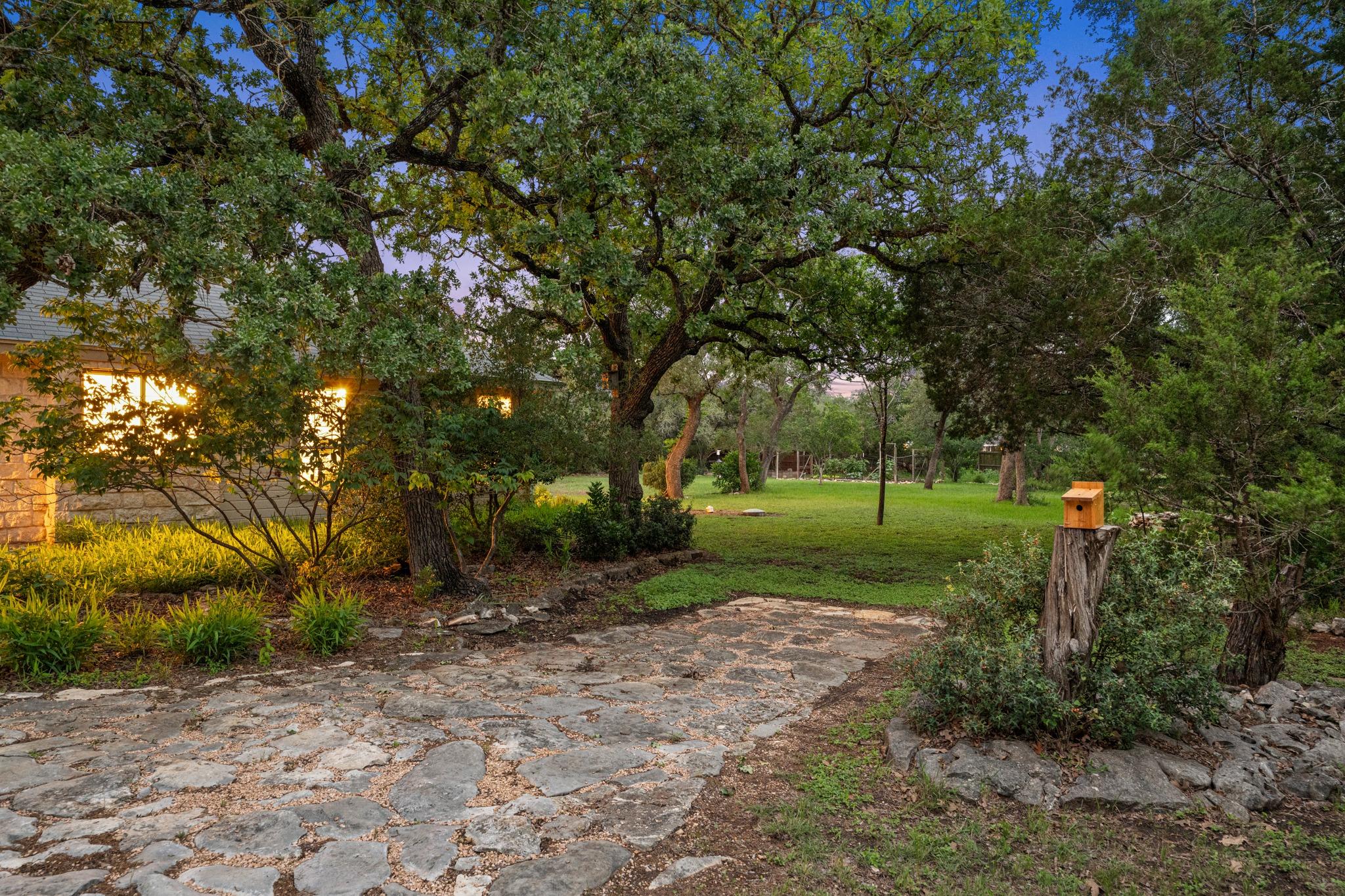 8305 Scenic Oaks Dr, Austin, TX 78737