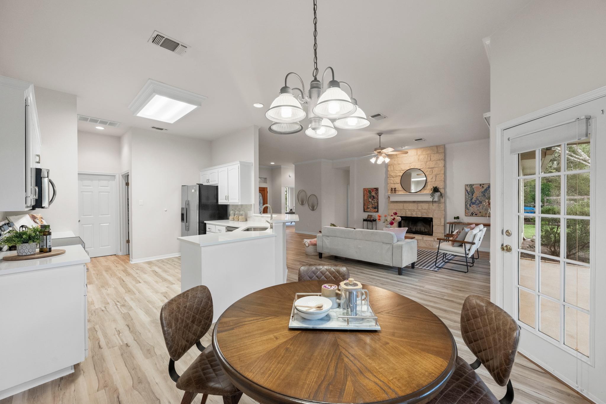 8305 Scenic Oaks Dr, Austin, TX 78737