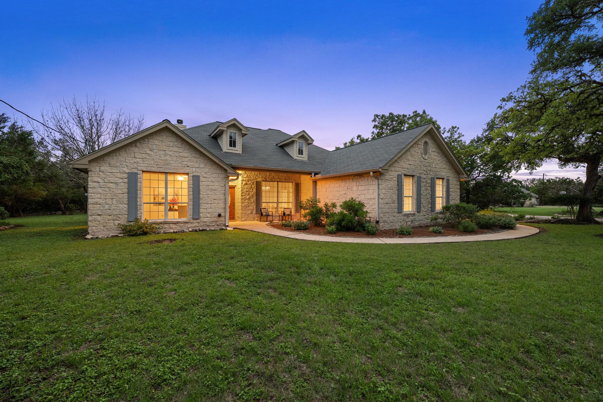 8305 Scenic Oaks Dr, Austin, TX 78737
