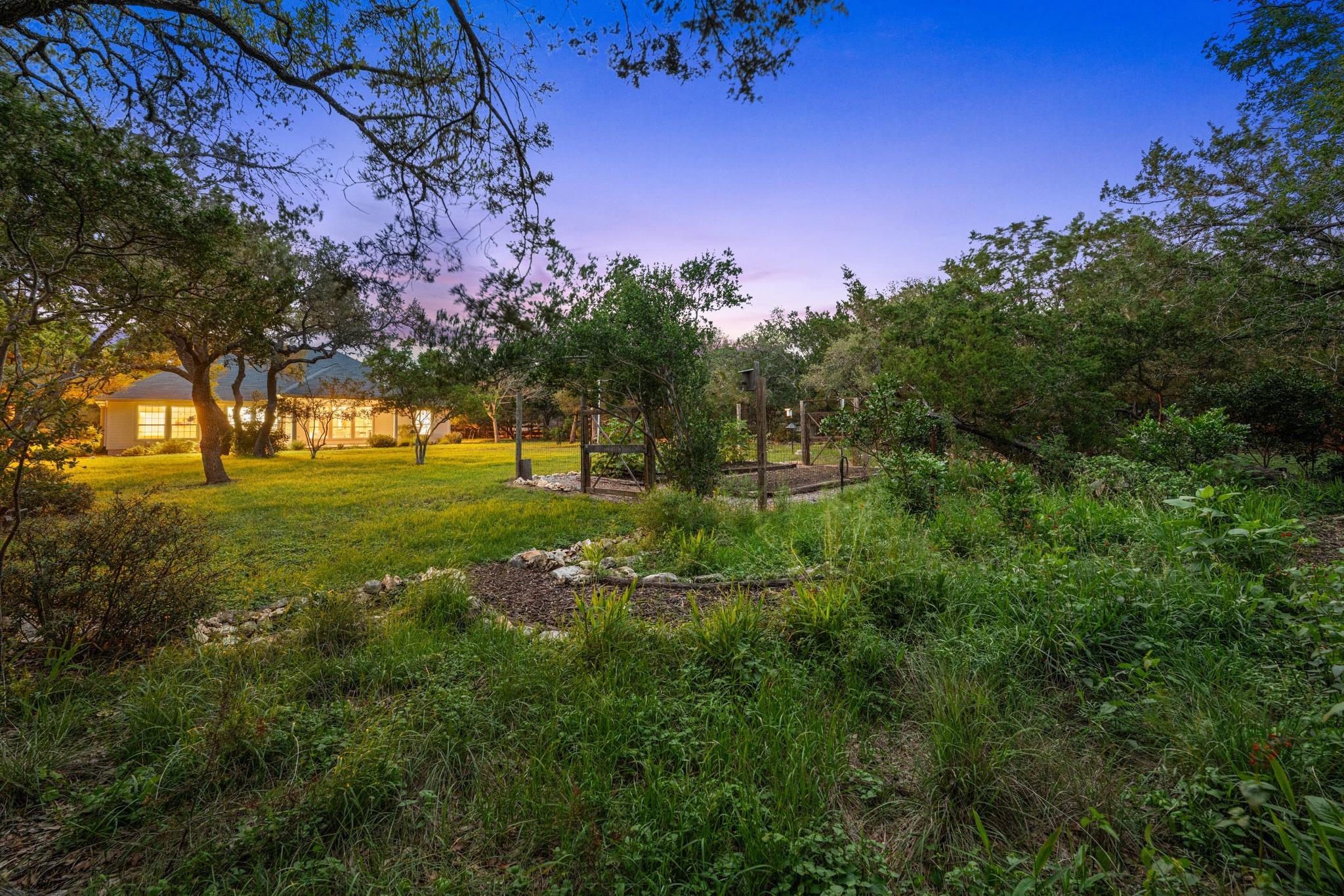 8305 Scenic Oaks Dr, Austin, TX 78737